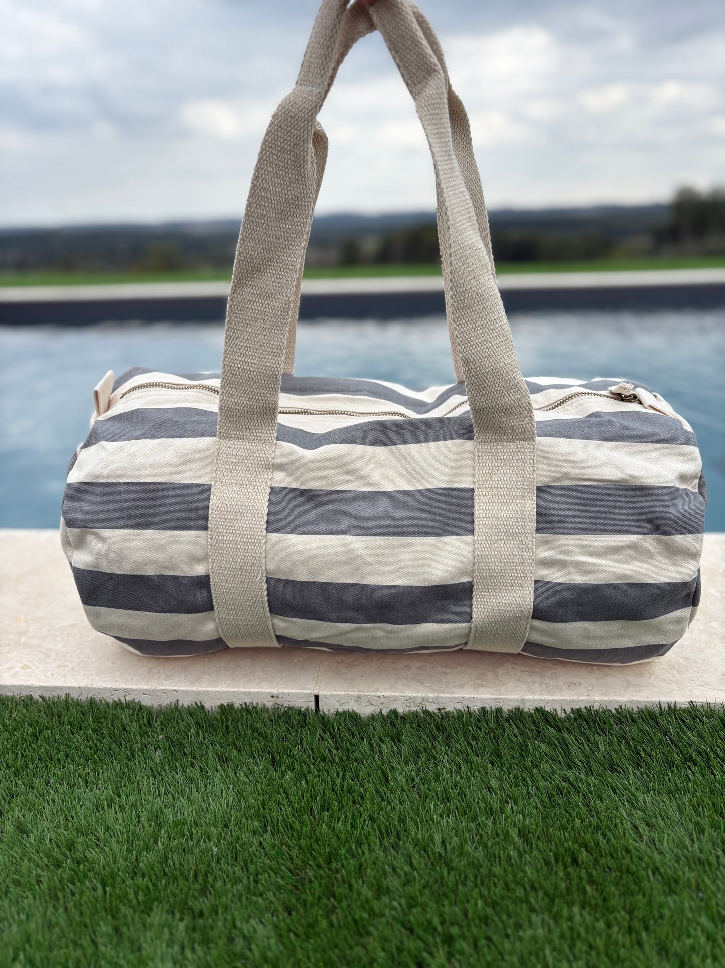 Sac polochon en coton rayé gris et blanc