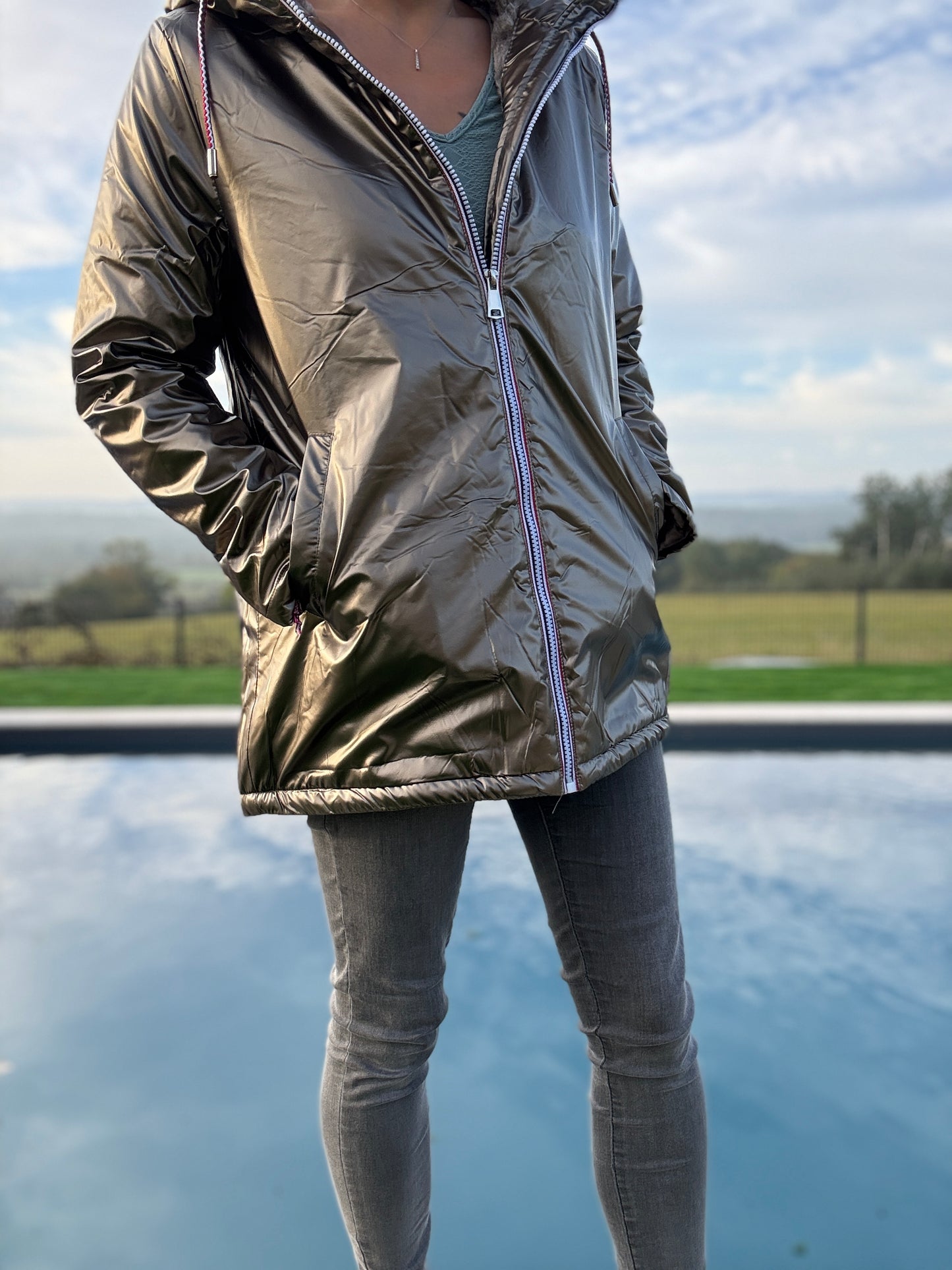 Manteau imperméable mi long fourré en fausse fourrure gold bronze - Curvy