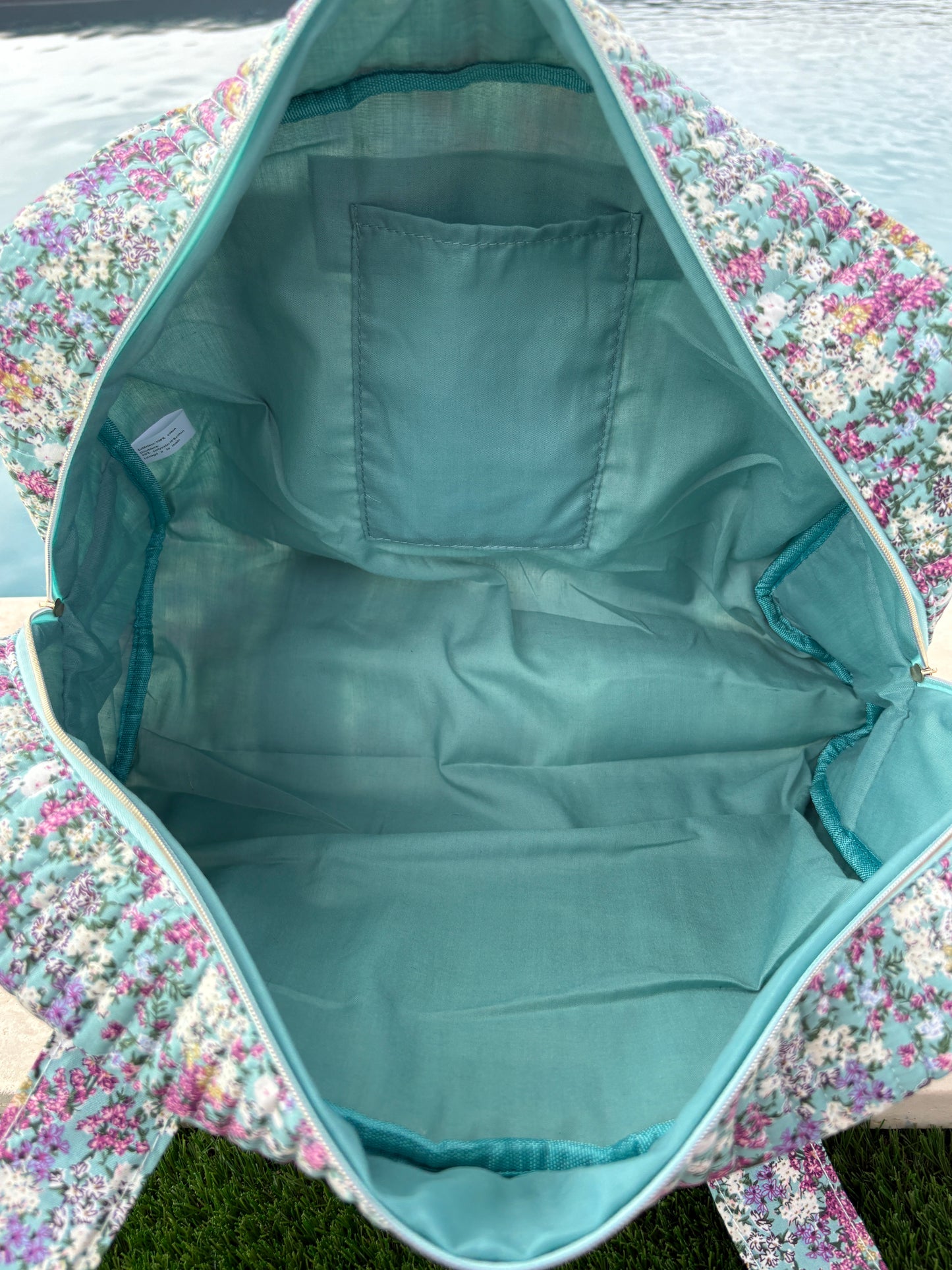 Sac week-end polochon en coton matelassé multicolore liberty fleuri rouge et blanc