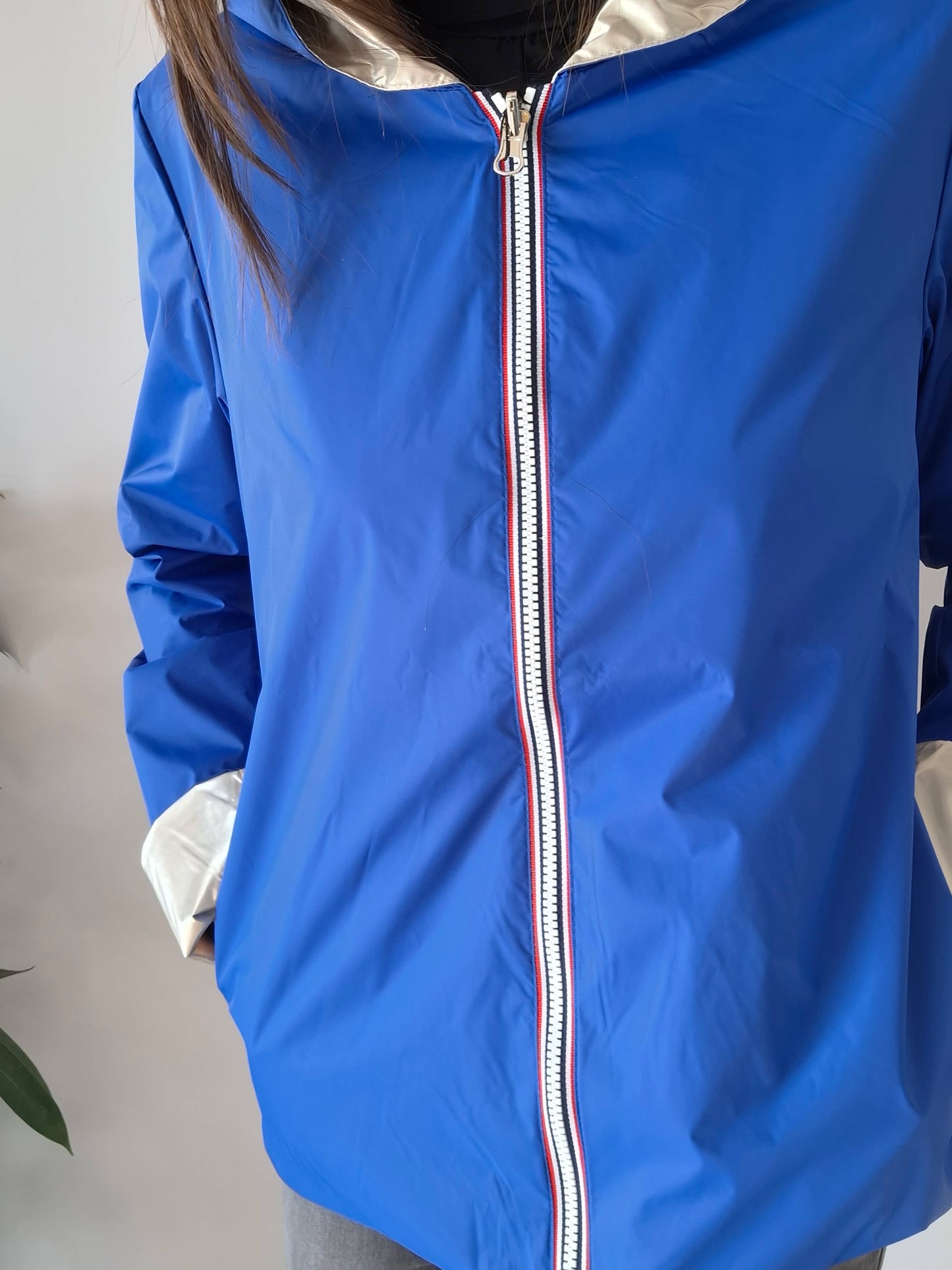 Laura Jo - Imperméable réversible court sans garnissage ouate couleur bleu électrique doré
