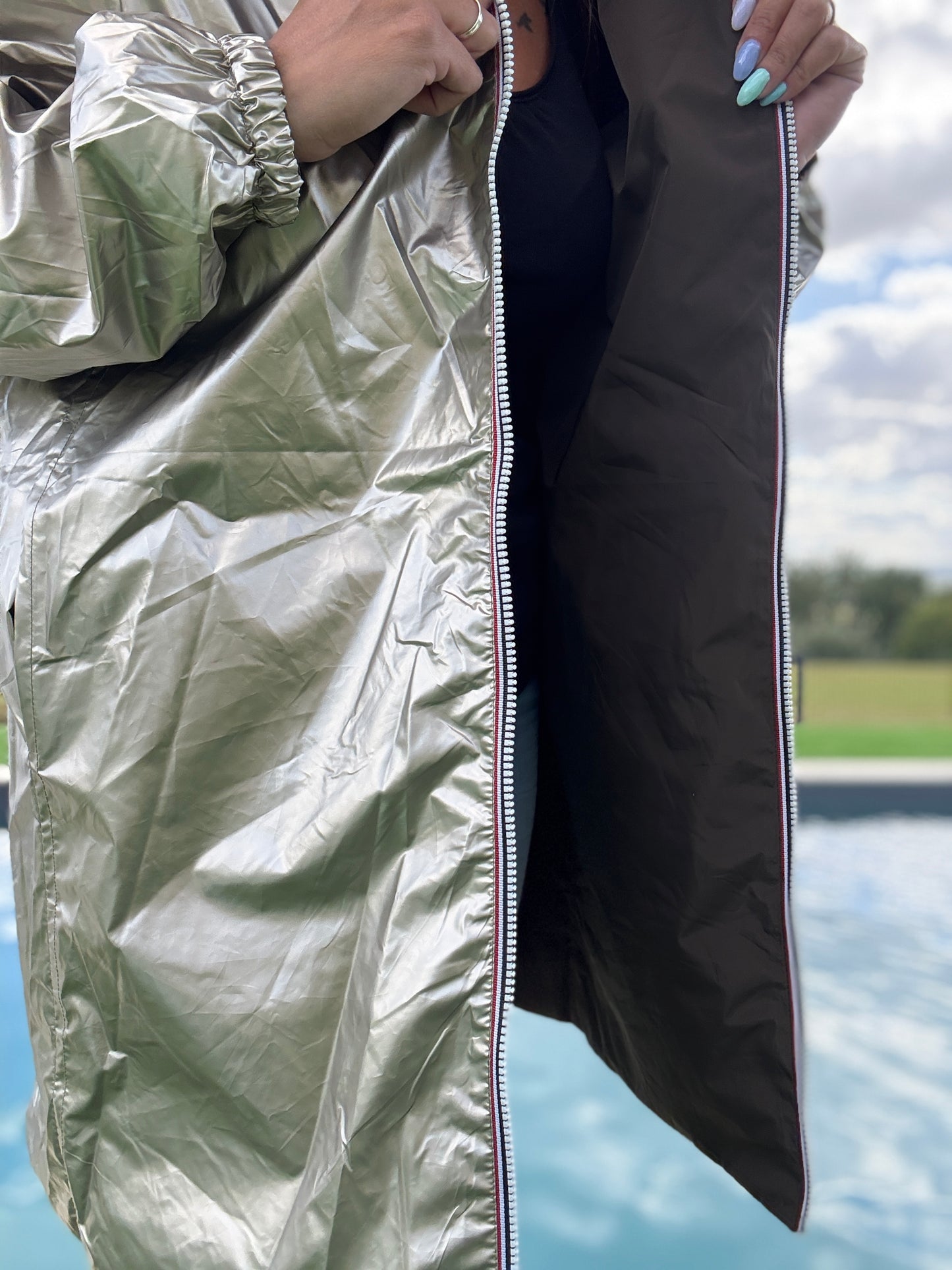 Melya Melody - Manteau léger long réversible imperméable noir doré Curvy