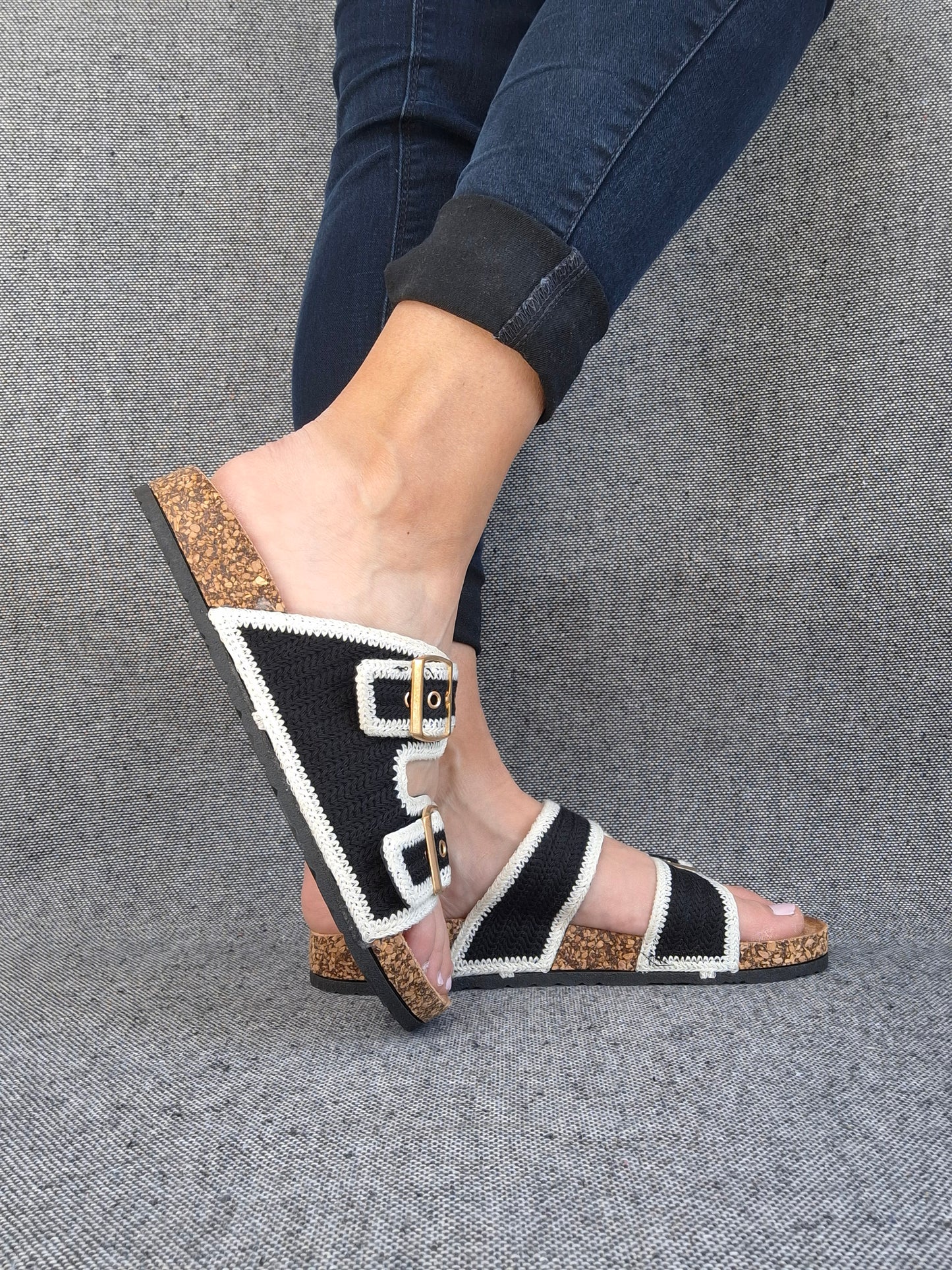 Chaussures sandales type birk 2 brides tissu bicolore noir et beige