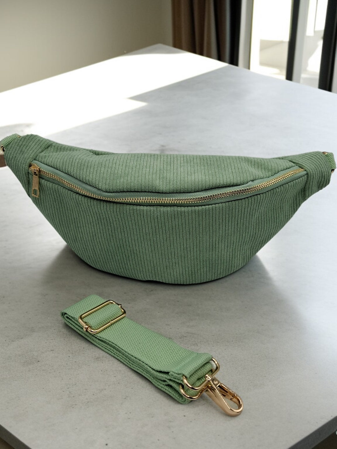 Sac banane velours cotelé vert d’eau