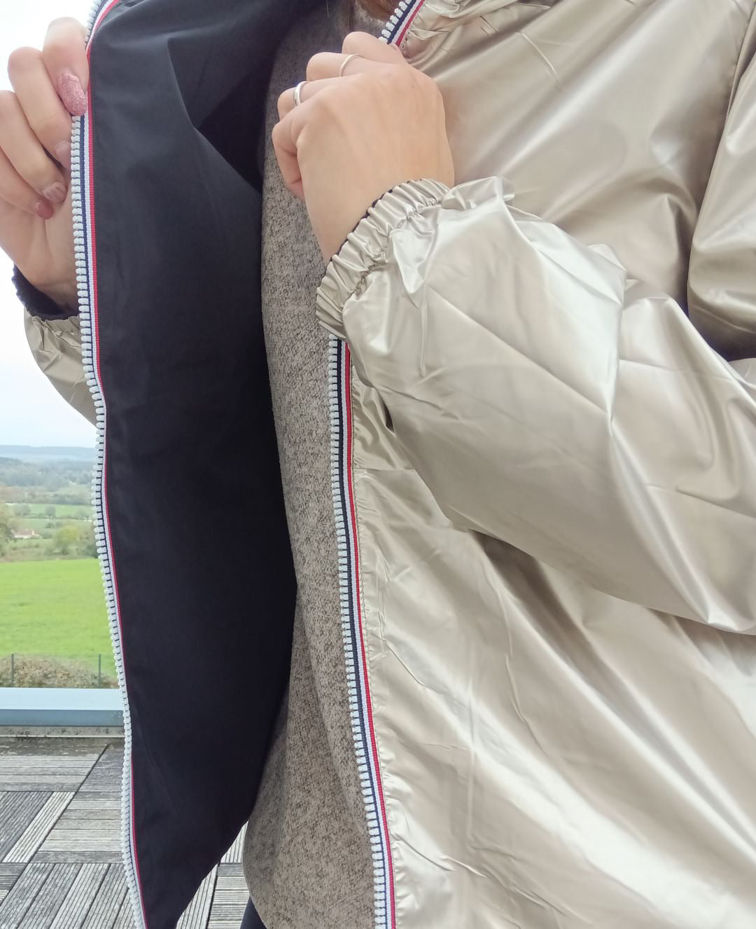 Melya Melody - Manteau court léger imperméable noir réversible doré
