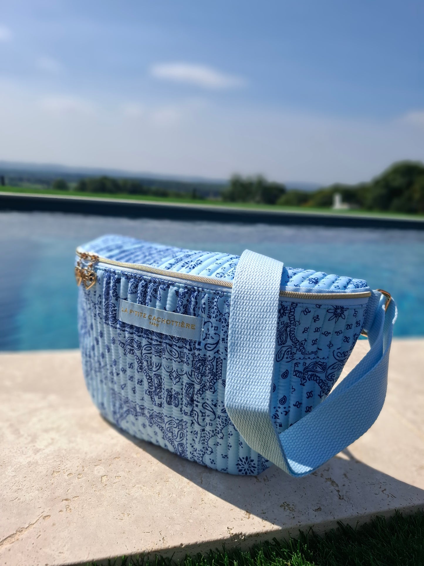 Sac banane en coton matelassé bleu design paisley bleu marine « La Ptite cachottière »