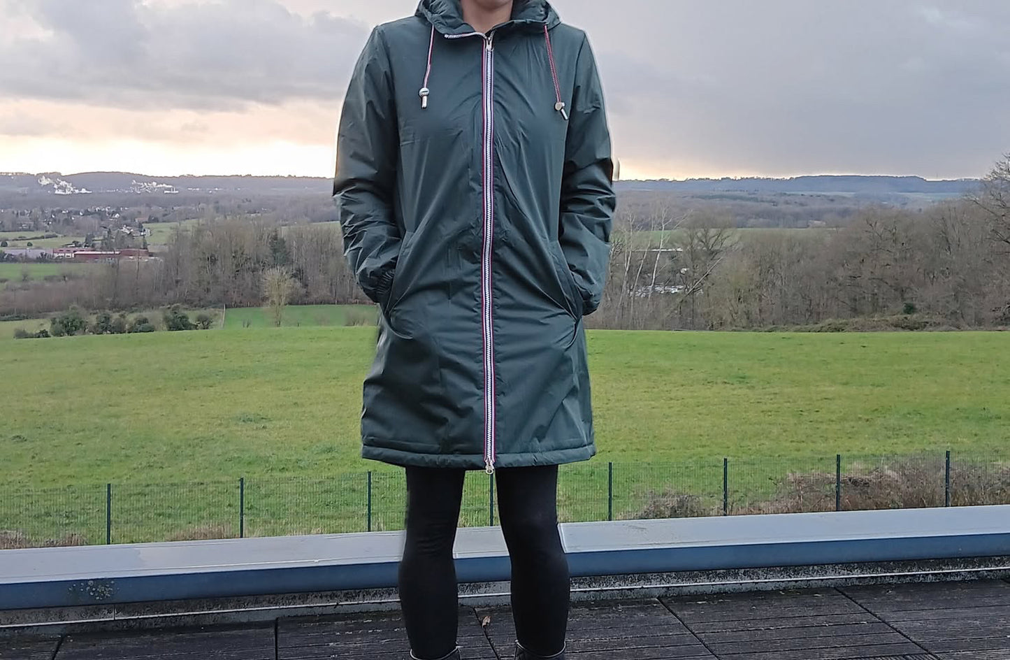 Laura Jo - Imperméable long doublé en fausse fourrure cordon tricolore couleur vert forêt