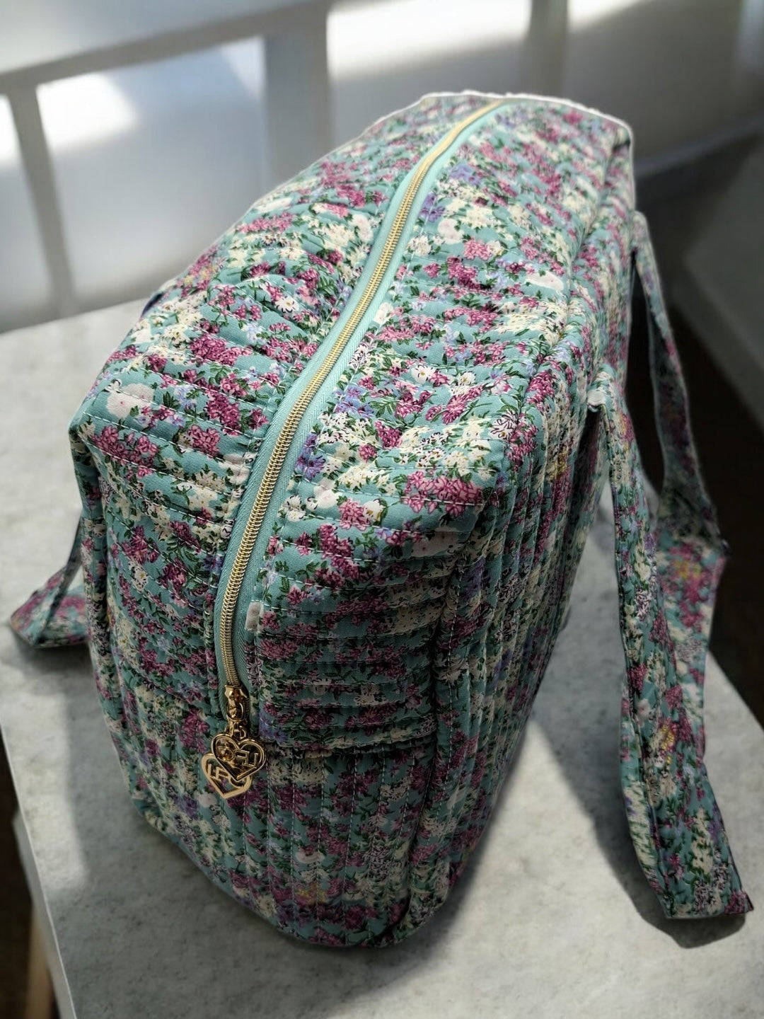 Sac week-end polochon en coton matelassé multicolore liberty fleuri rouge et blanc