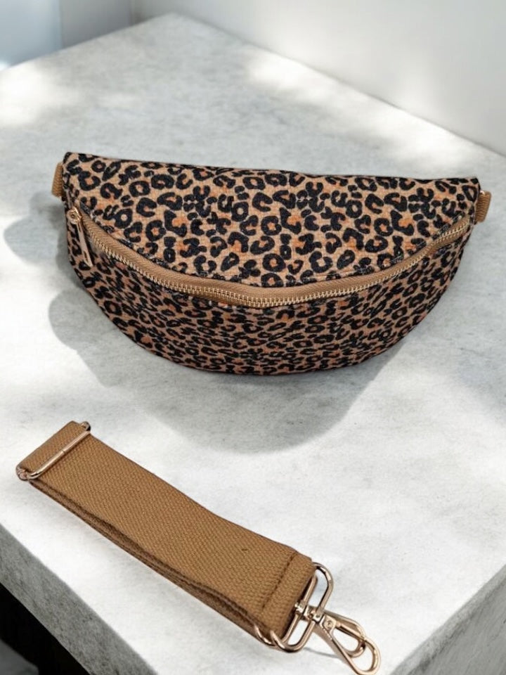 Sac banane camel matelassé en coton gaufré motif léopard