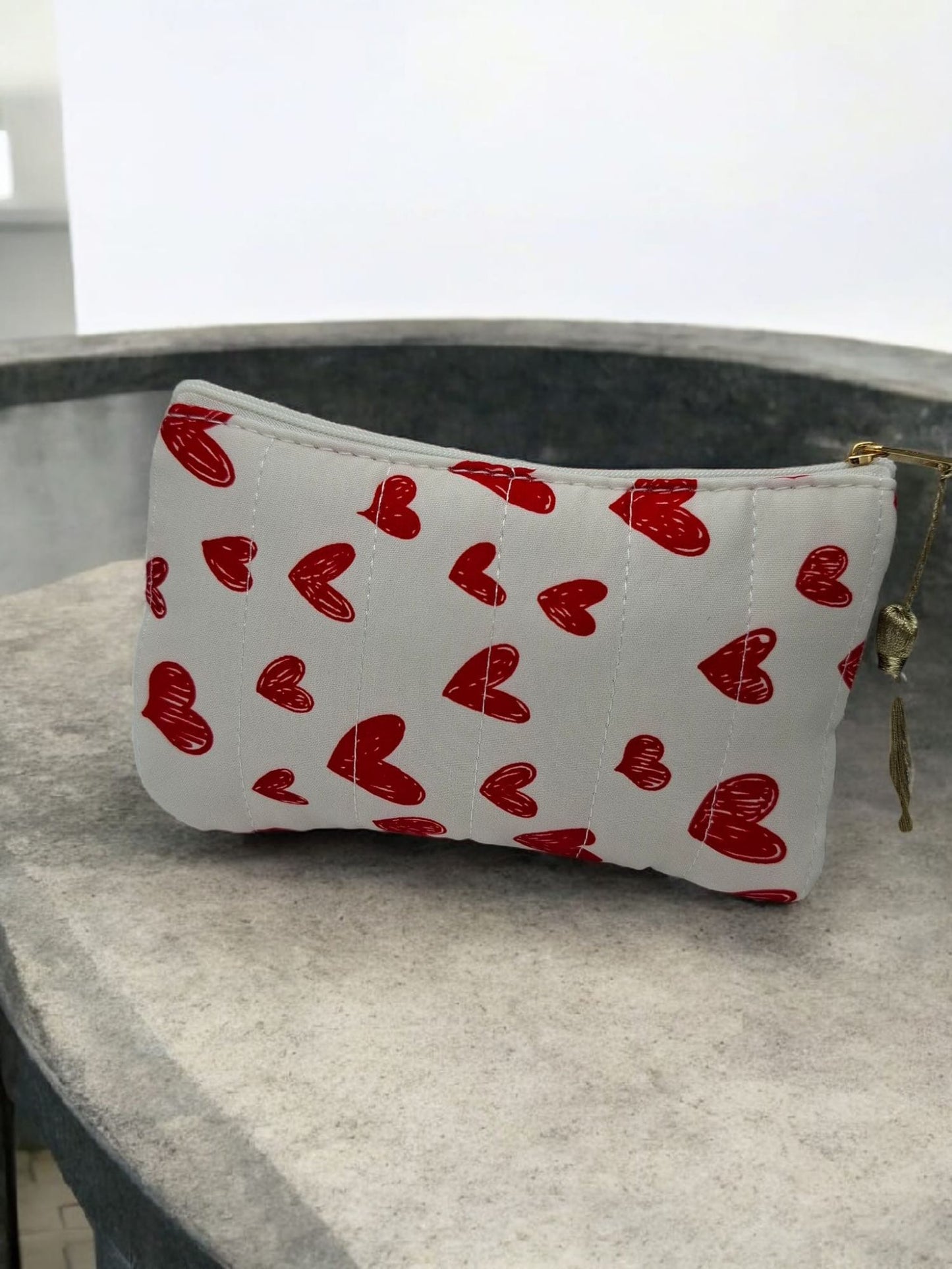 Trousse en coton blanche avec inscription “Family love” à coeurs rouges