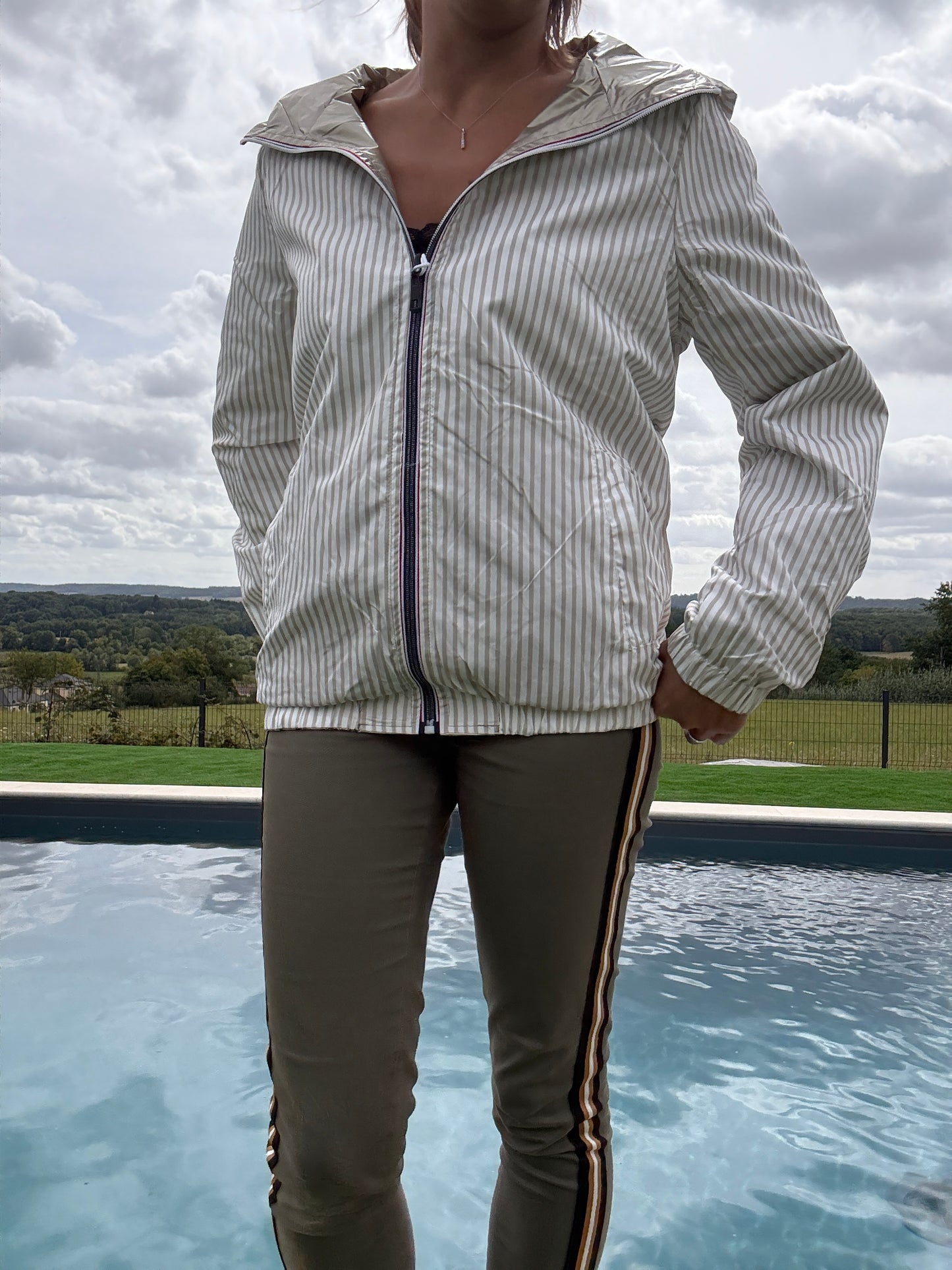 New Lolo - Manteau court mi fesses léger imperméable réversible doré capuche intérieur marin beige blanc