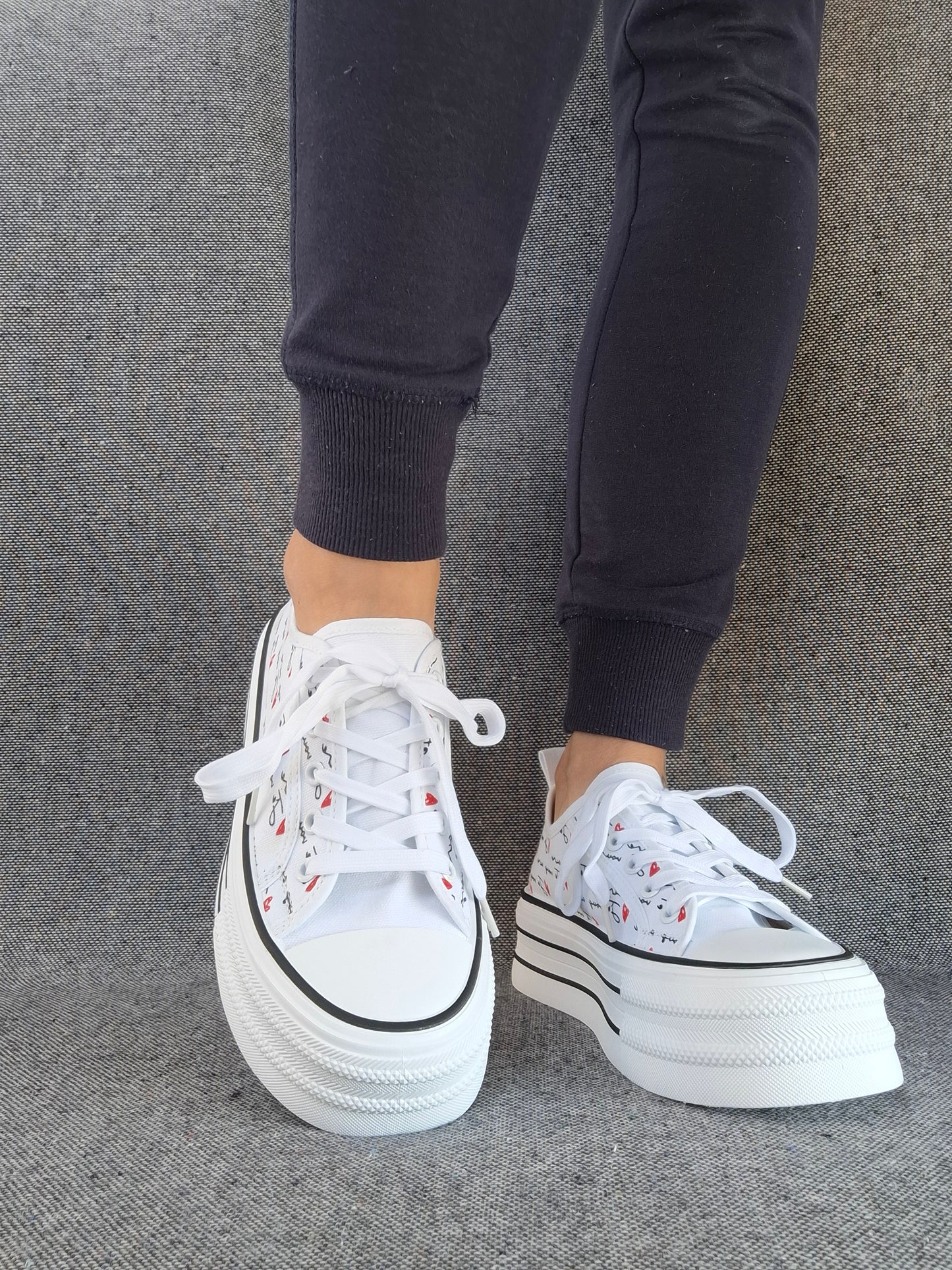 Chaussures baskets basses compensées tissu blanc avec inscription “je vous aime”