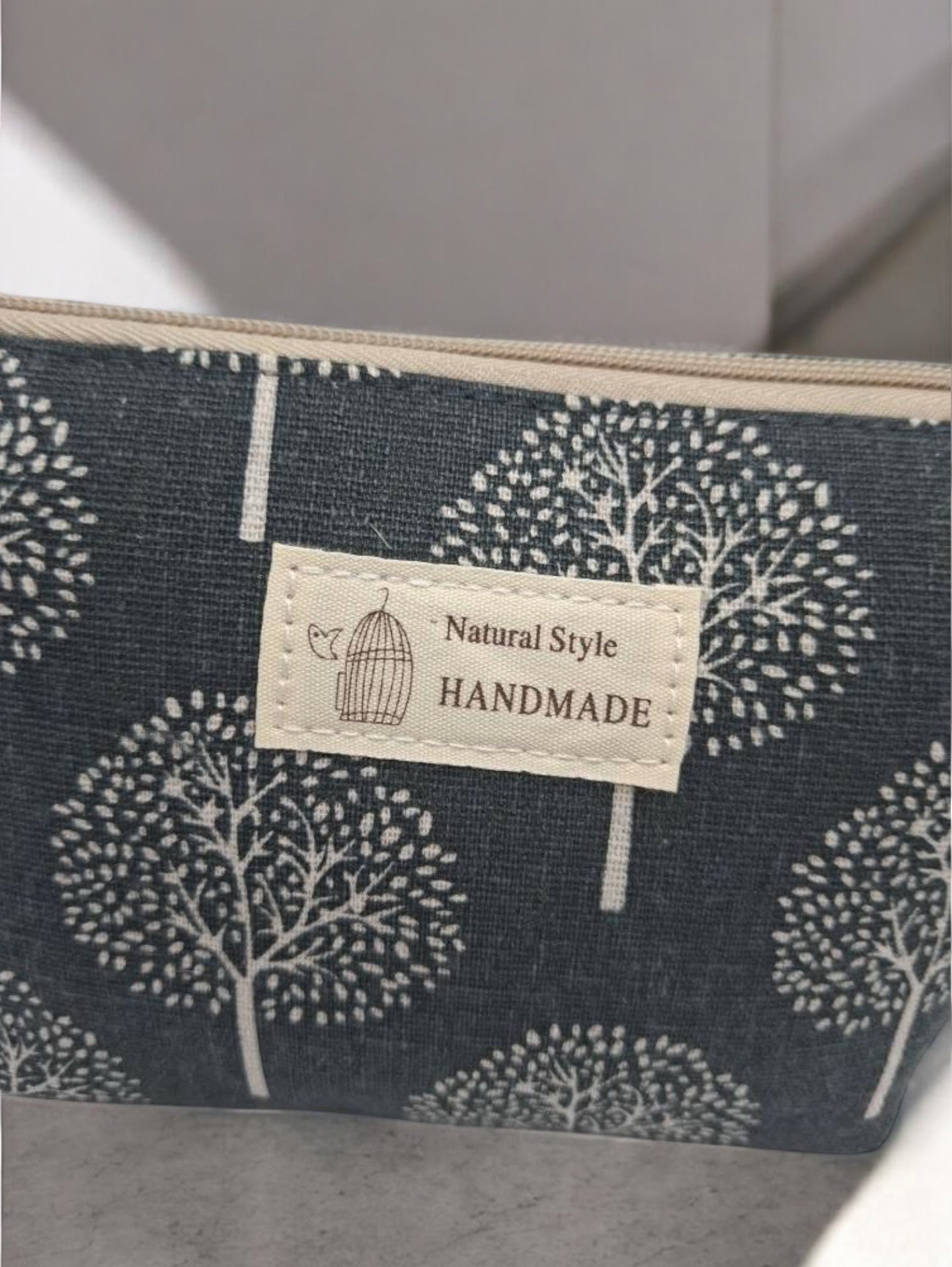Trousse en coton gris motifs arbres blanc