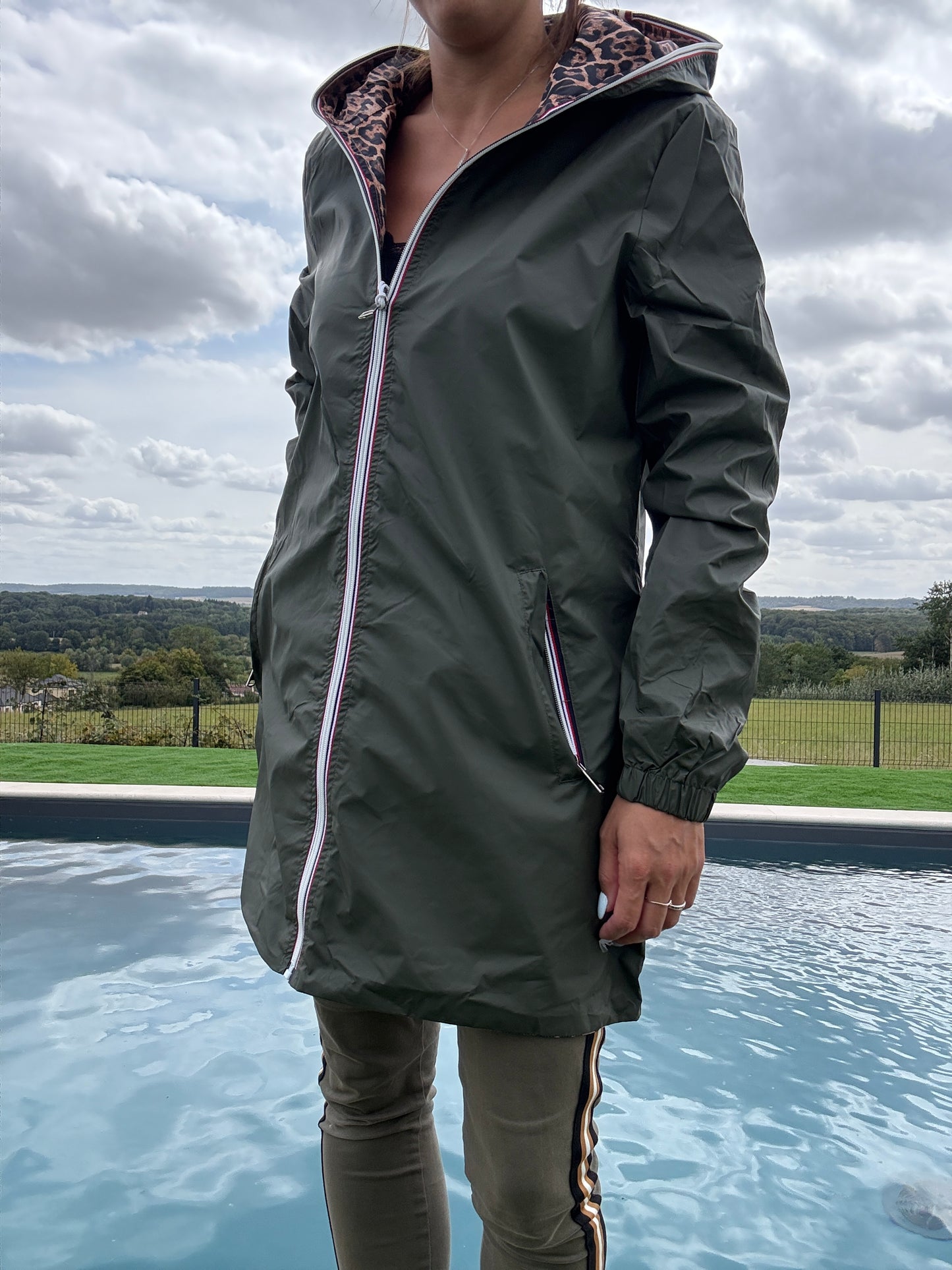 New Lolo - Imperméable réversible long sans garnissage ouate couleur kaki/léopard - Curvy
