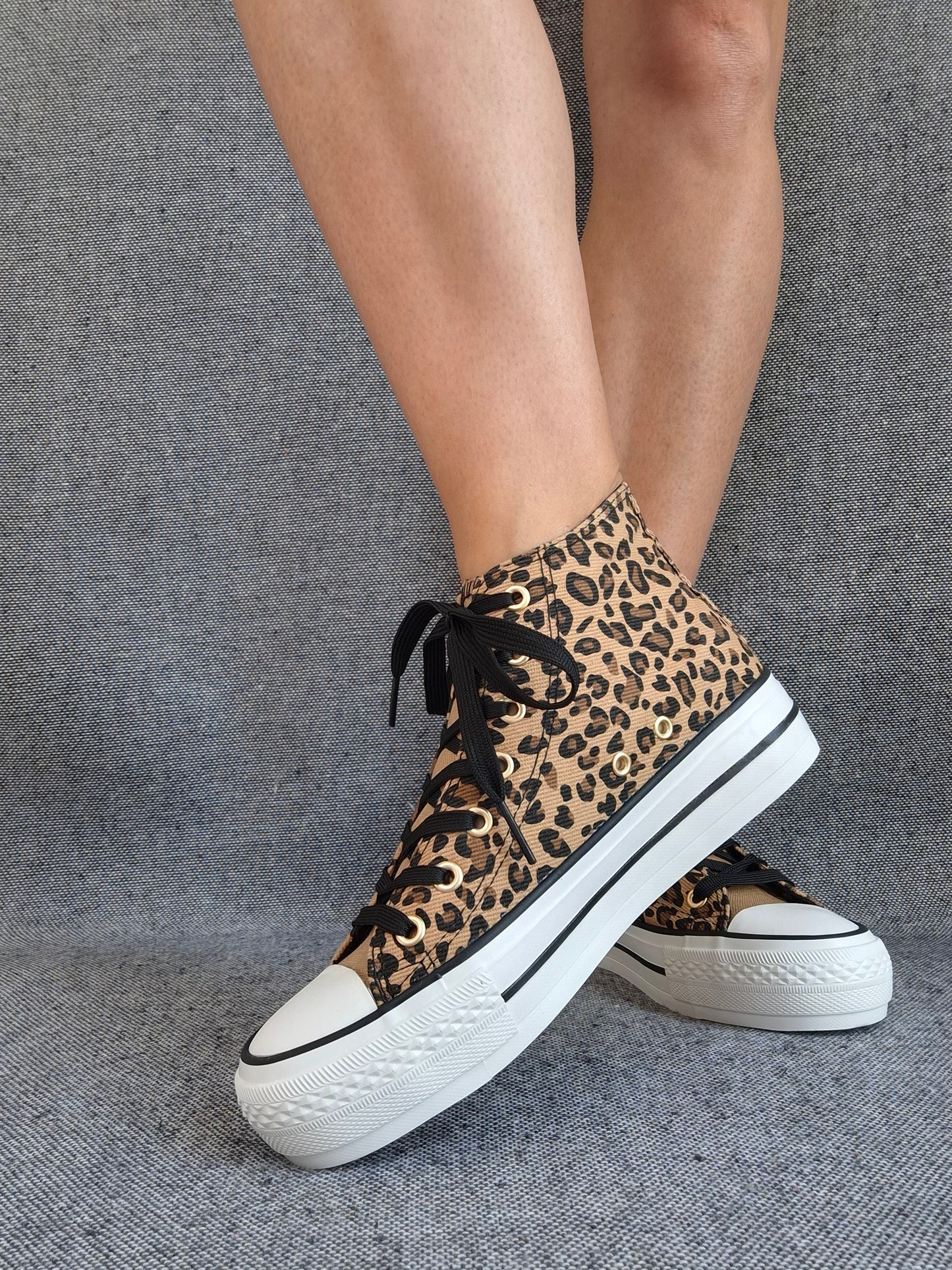 Chaussures baskets hautes léopard marron noir style converse