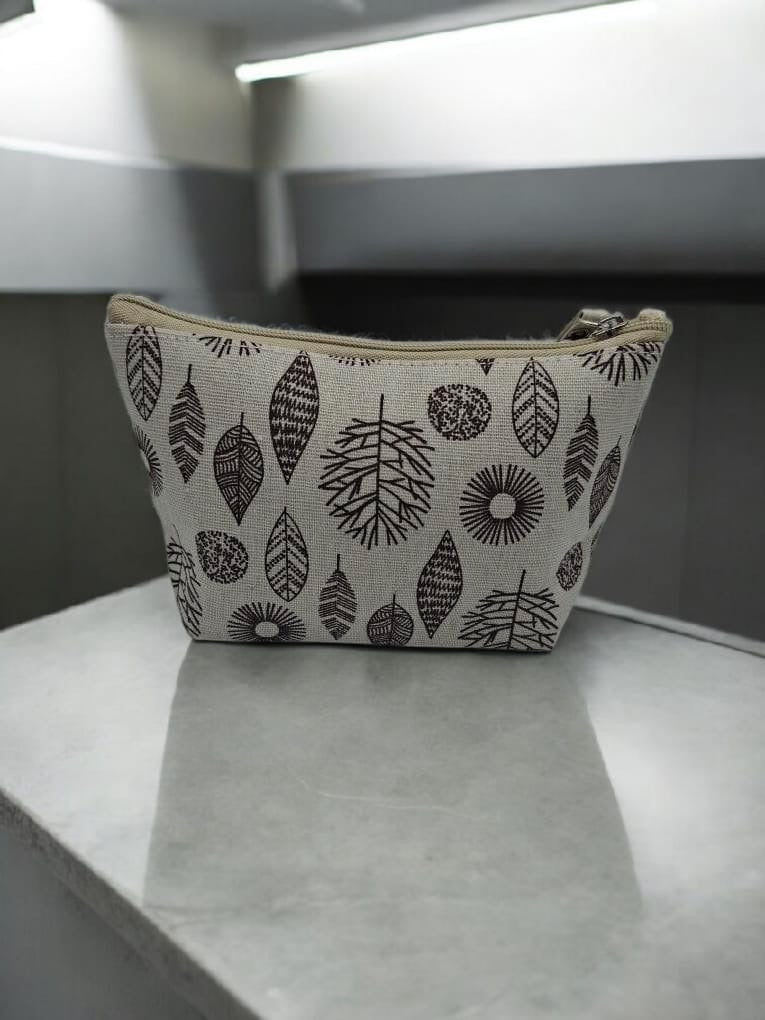 Trousse en coton blanche motifs de feuilles et de cercles en marron