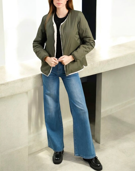 Laura Jo - Veste courte réversible kaki avec doublure en sherpa beige