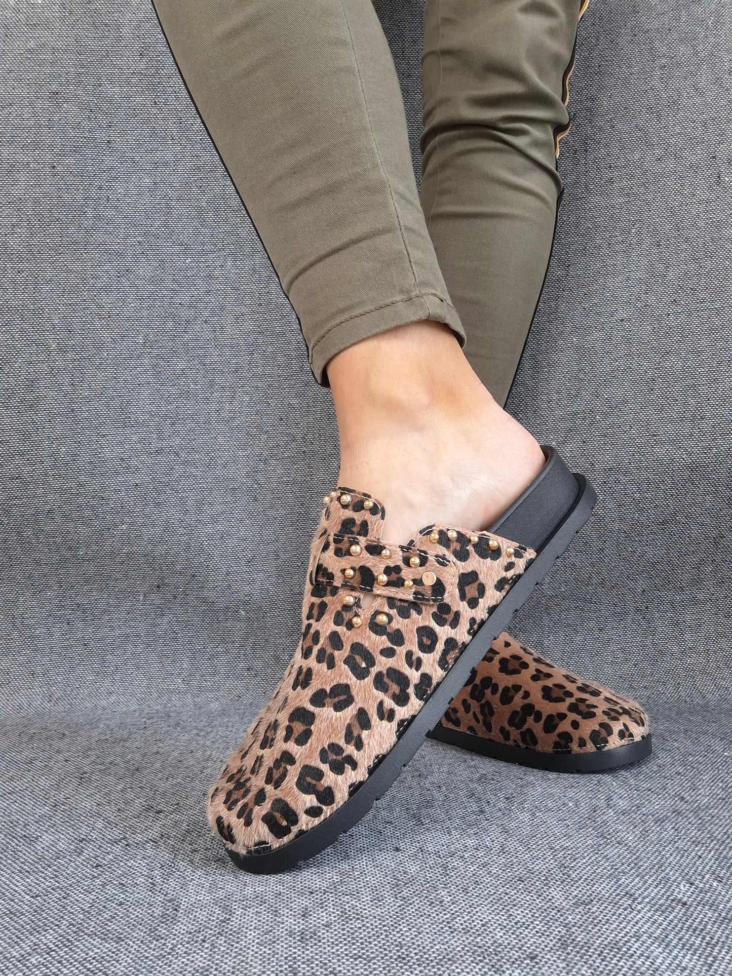 Chaussures sandales fermées type birk léopard à semelle intérieur noire