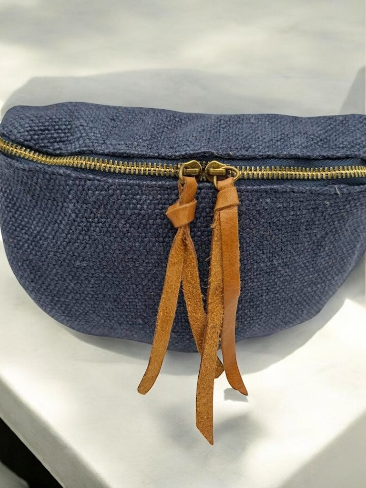 Sac banane en jute bleu denim 1 poche doubles curseurs