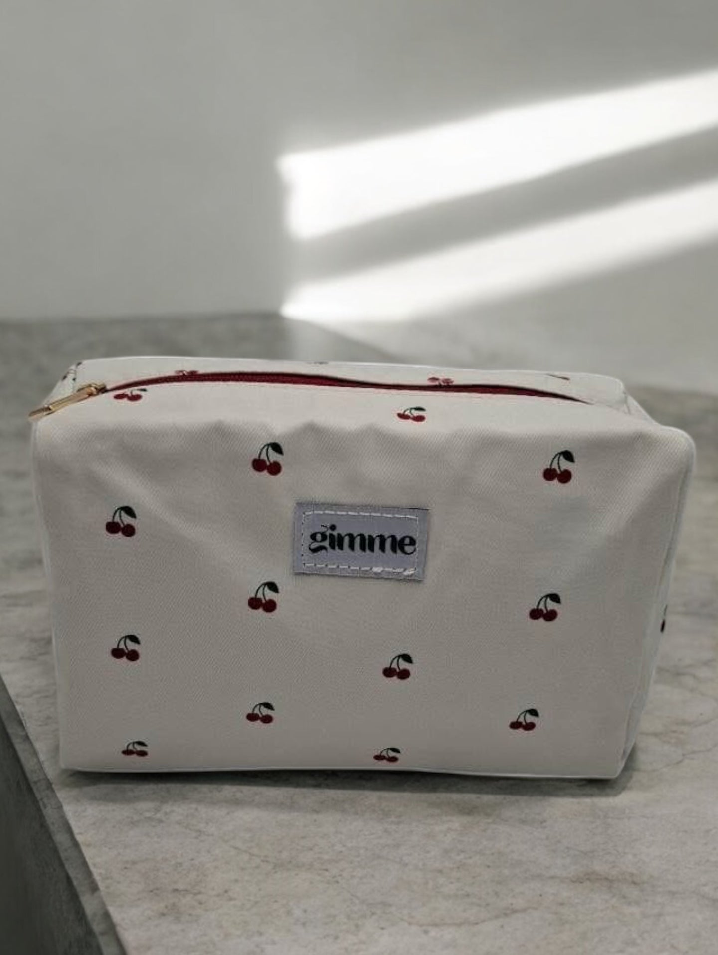 Trousse en tissu imperméable blanc motifs cerises