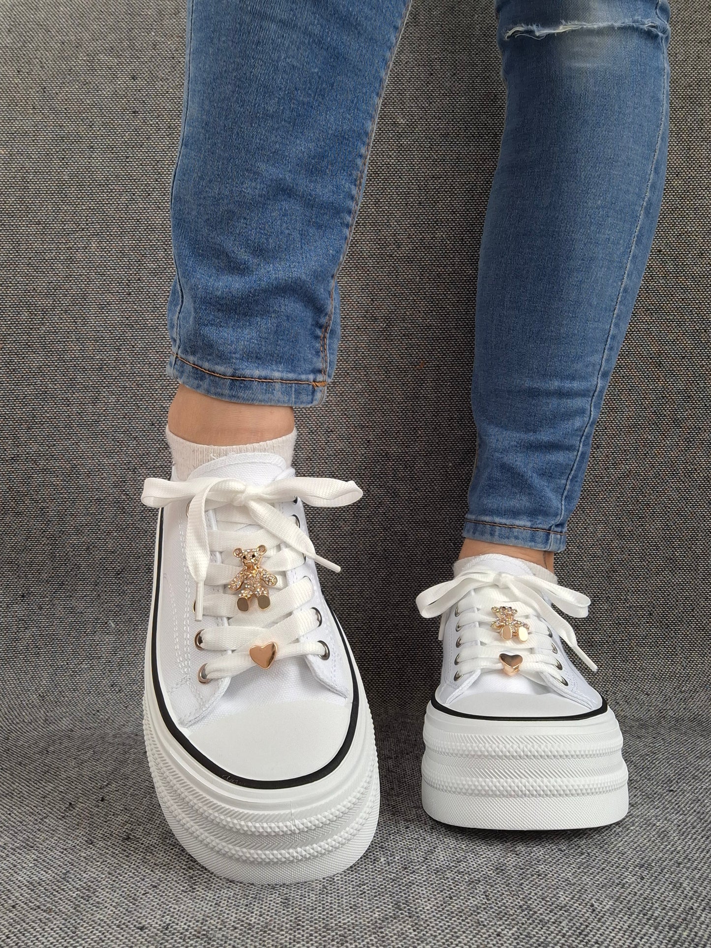 Chaussures baskets basses semelle compensée en tissu blanc style converse