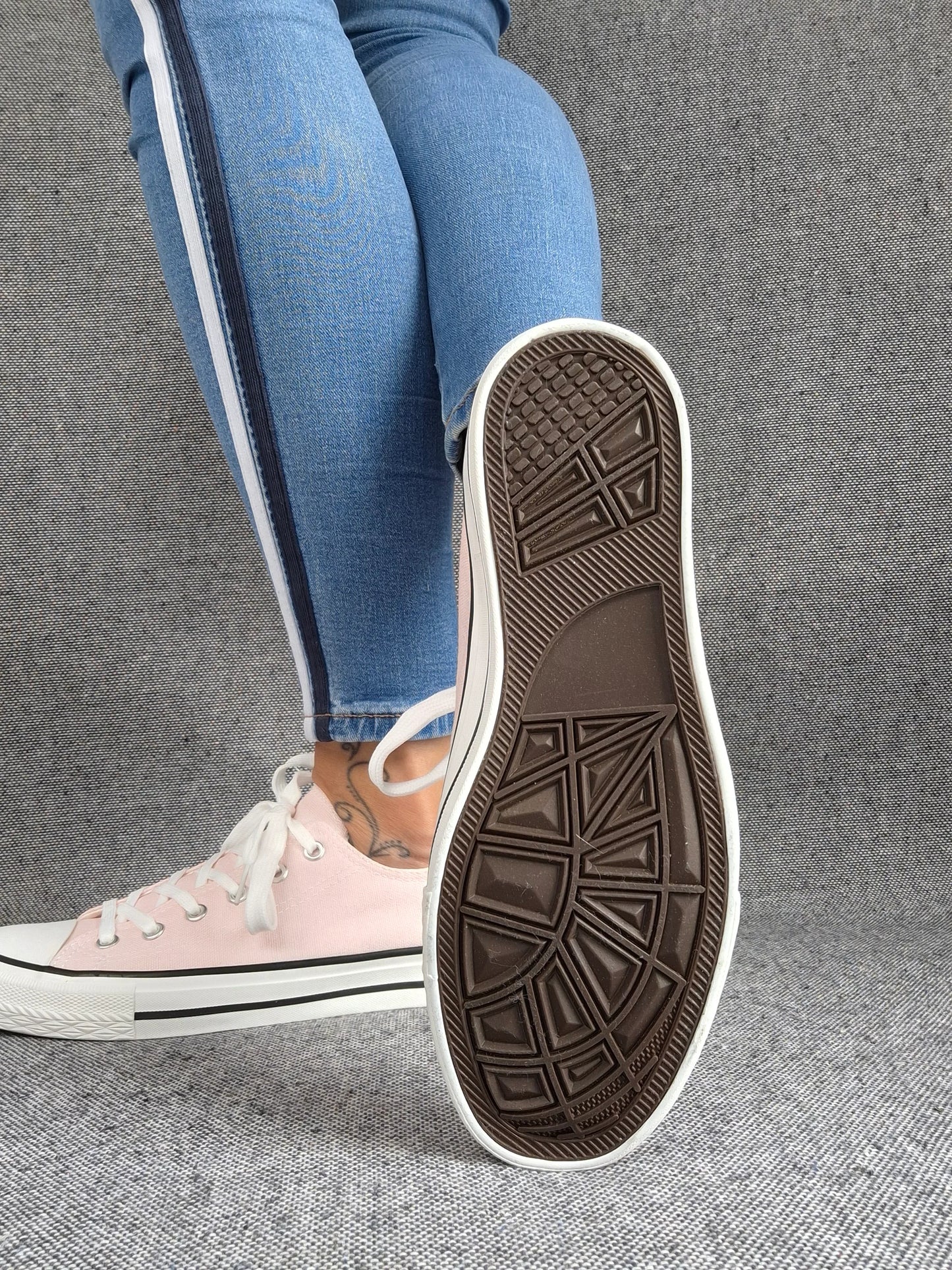 Chaussures baskets basses tissu toile rose pale style converse