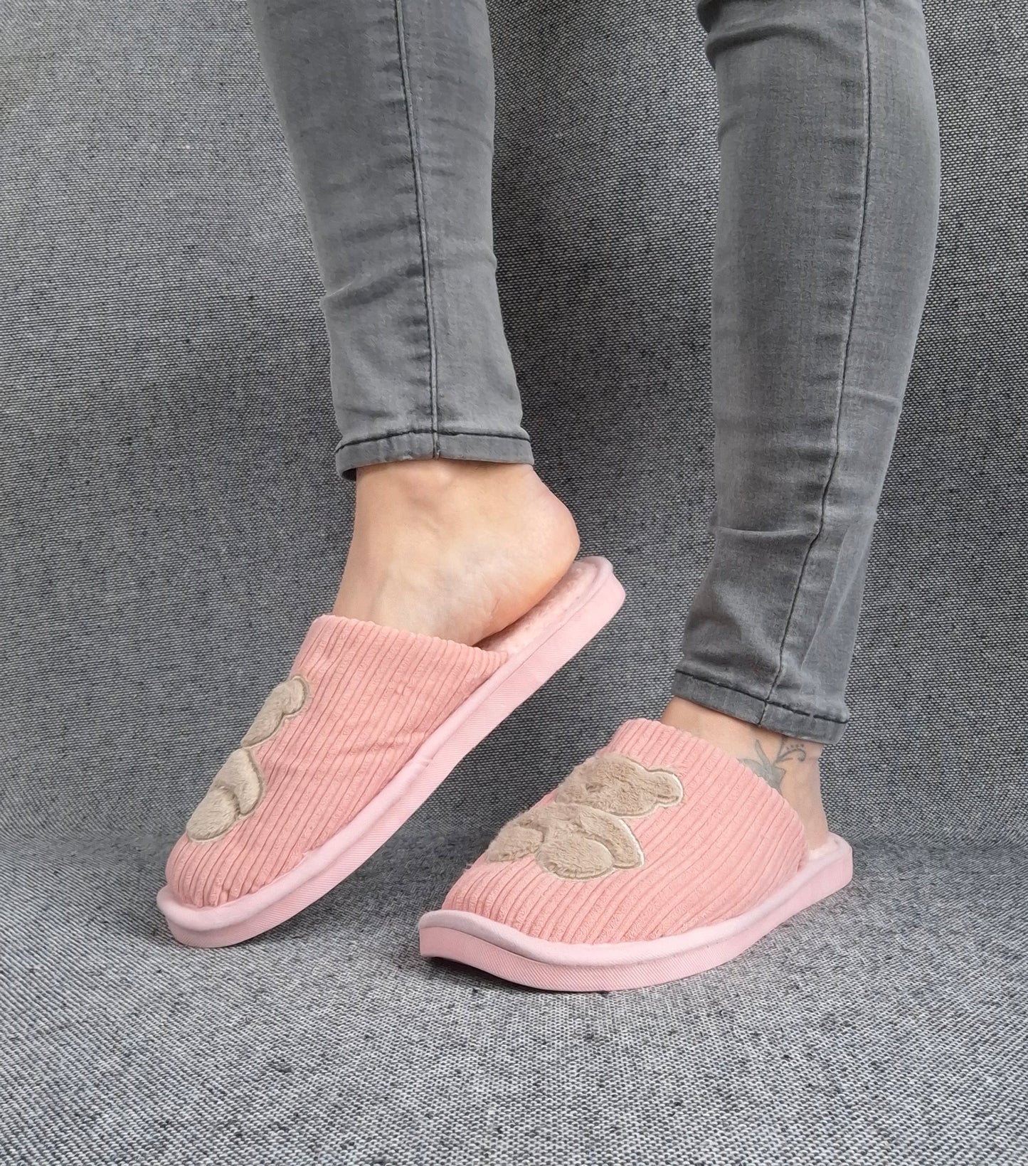 Chaussons fourrés rose en tissu avec motif ours