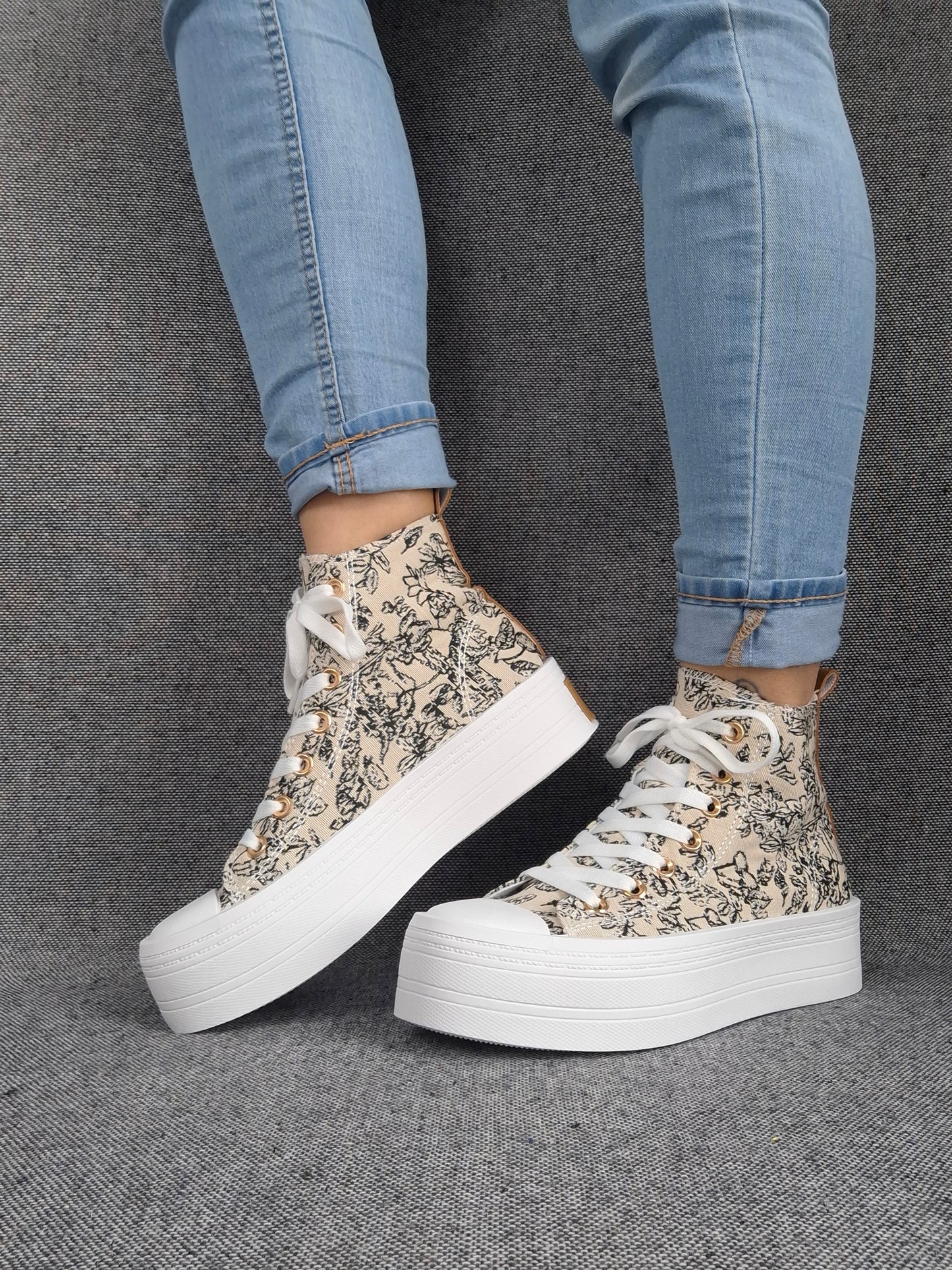 Chaussures baskets hautes en tissu toile beige toile de jouy noir semelles compensées