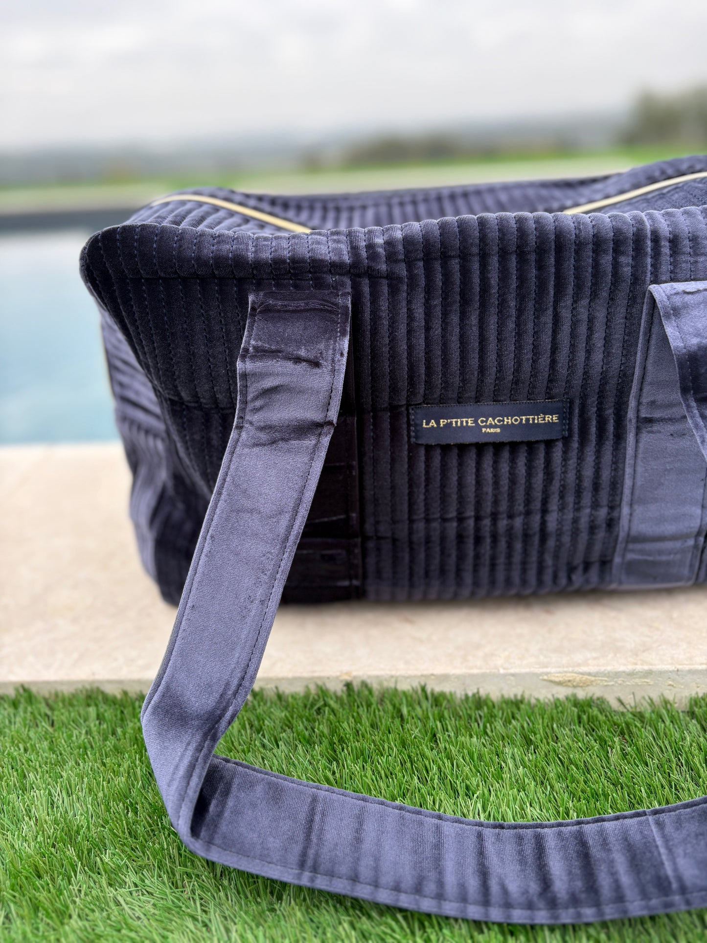 Sac week-end de voyage polochon velours matelassé bleu marine