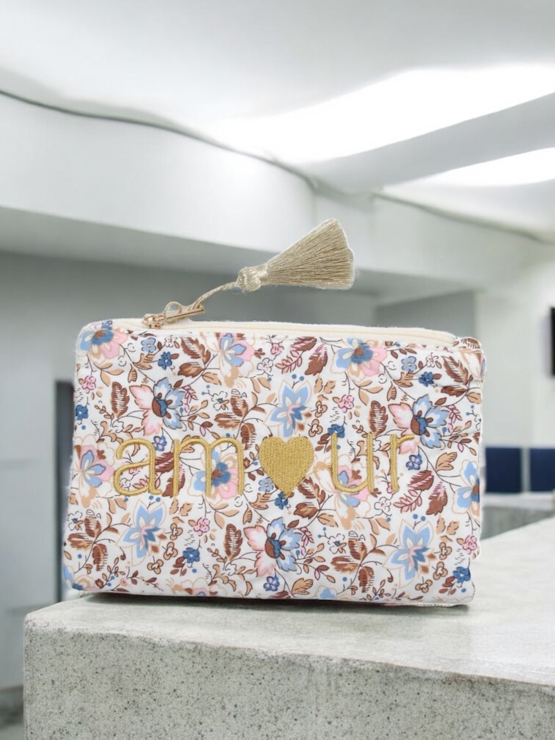 Trousse en coton avec inscription “Amour” à motif floral
