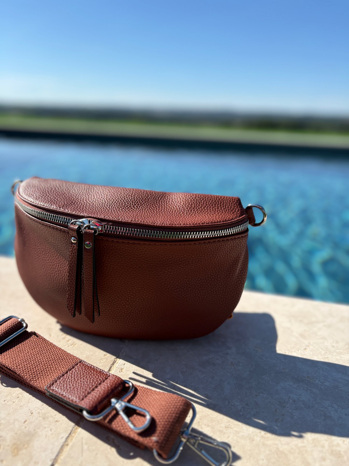 Sac banane simili cuir marron double fermeture