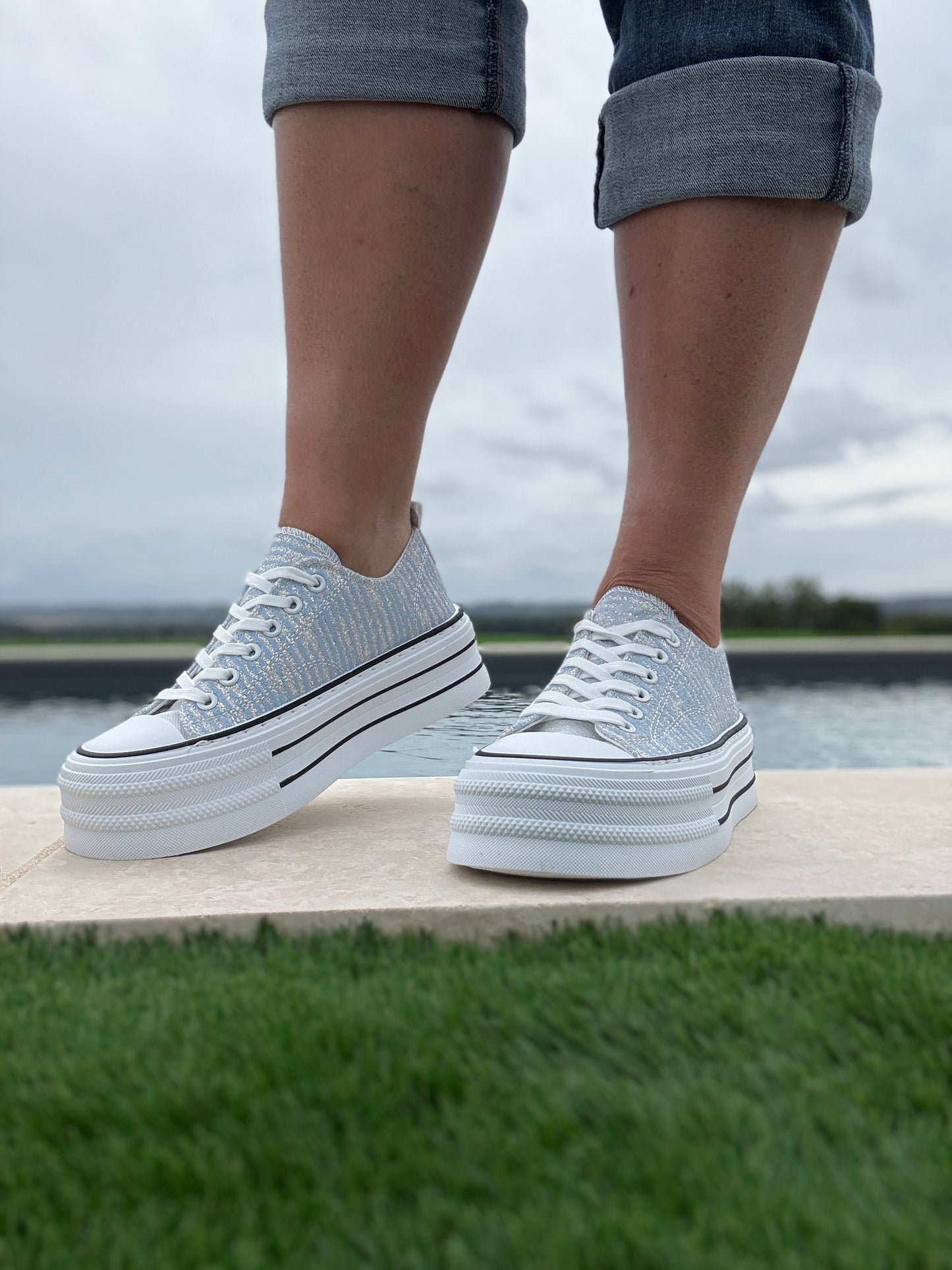 Chaussures baskets à rayures brillantes bleu semelle compensée style converse