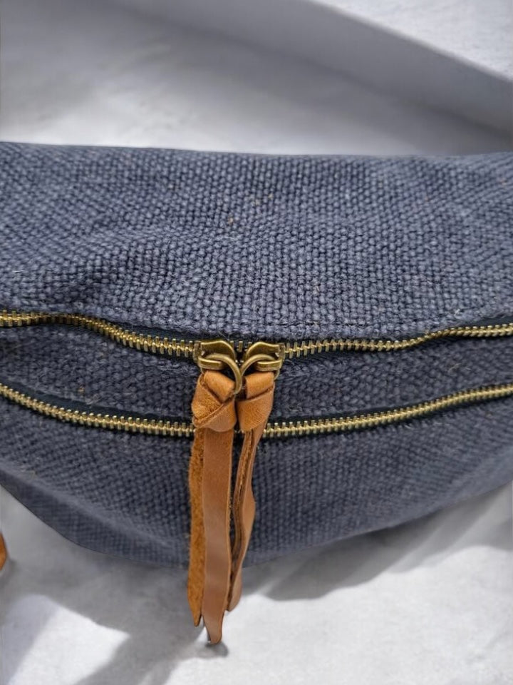 Sac banane en jute bleu denim 2 poches doubles curseurs