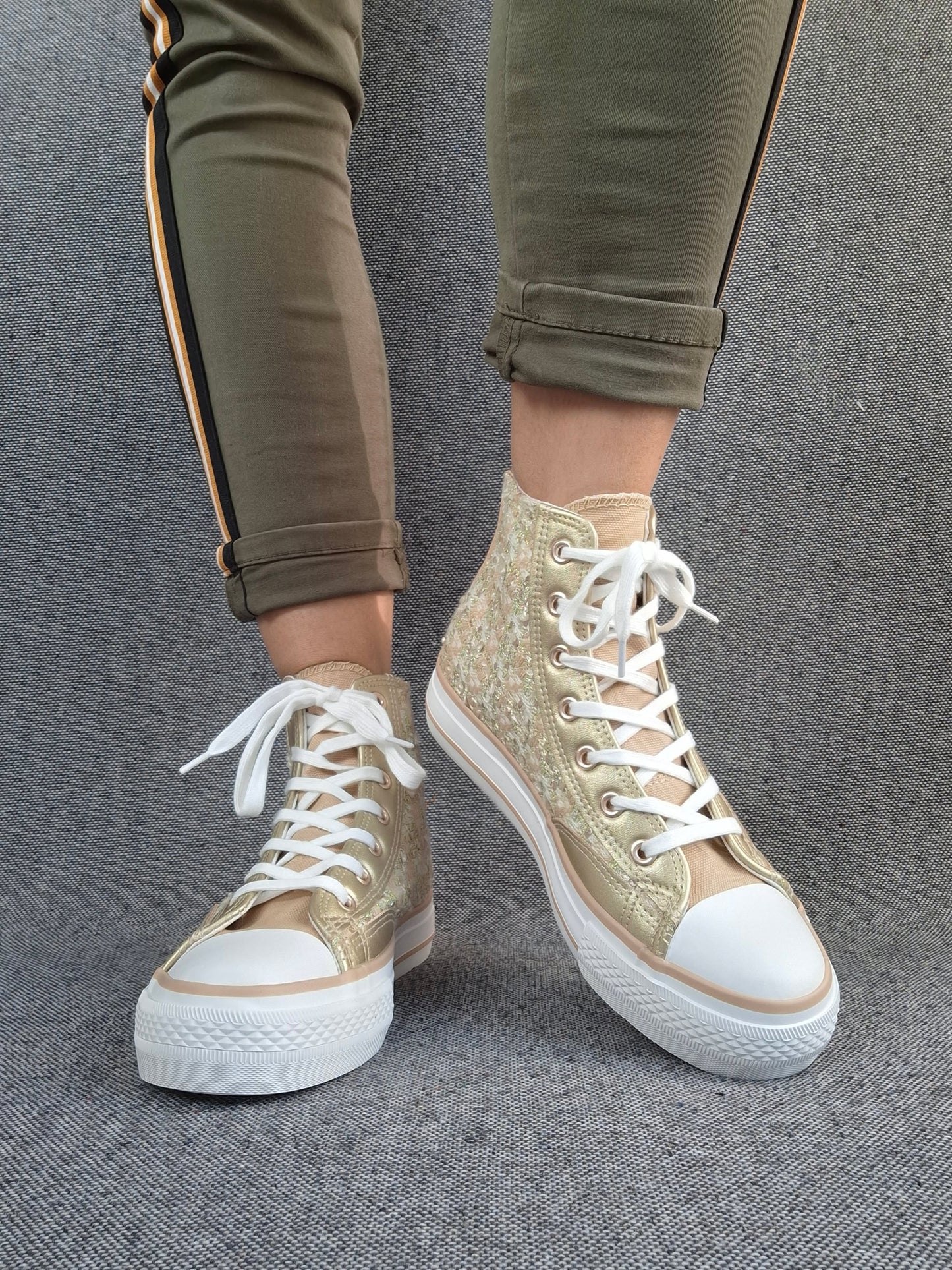 Chaussures baskets hautes en tweed doré style converse