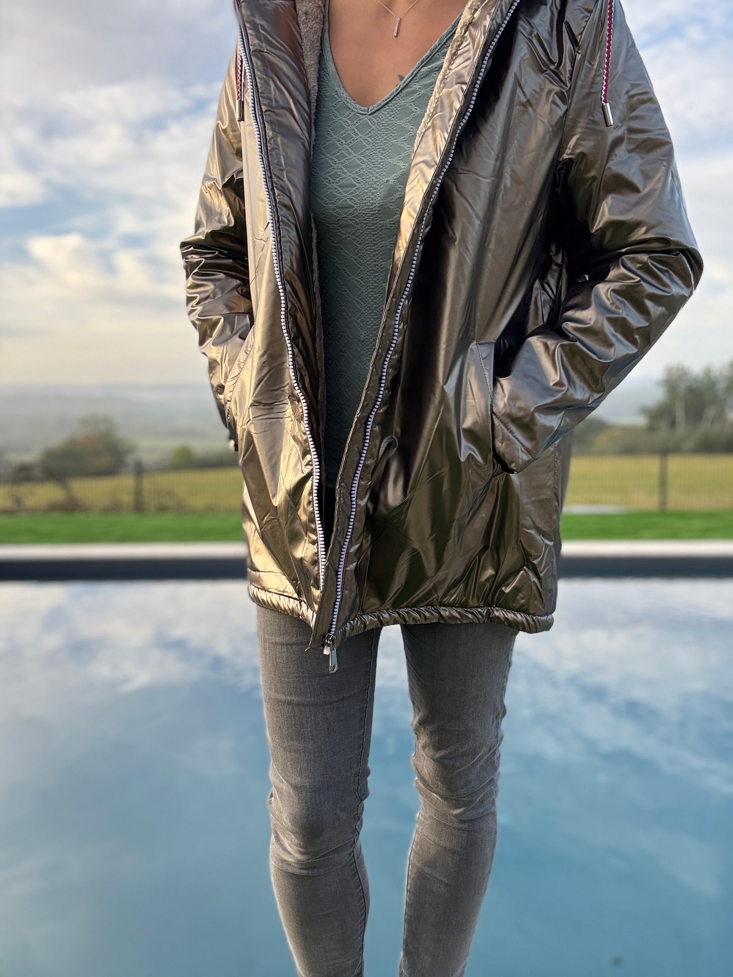 Manteau imperméable mi long fourré en fausse fourrure gold bronze - Curvy