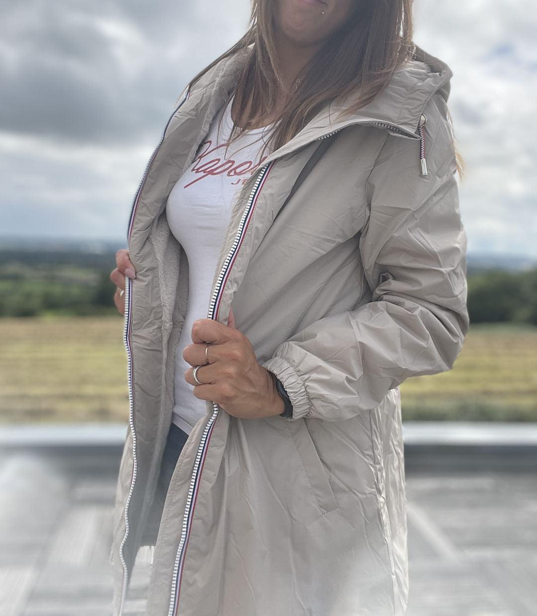 Laura Jo - Imperméable long doublé en fausse fourrure cordon tricolore couleur beige