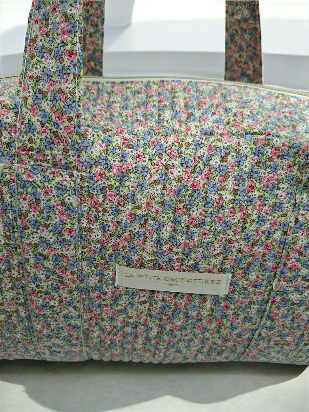 Sac week-end polochon en coton matelassé multicolore liberty fleuri rose bleu et blanc