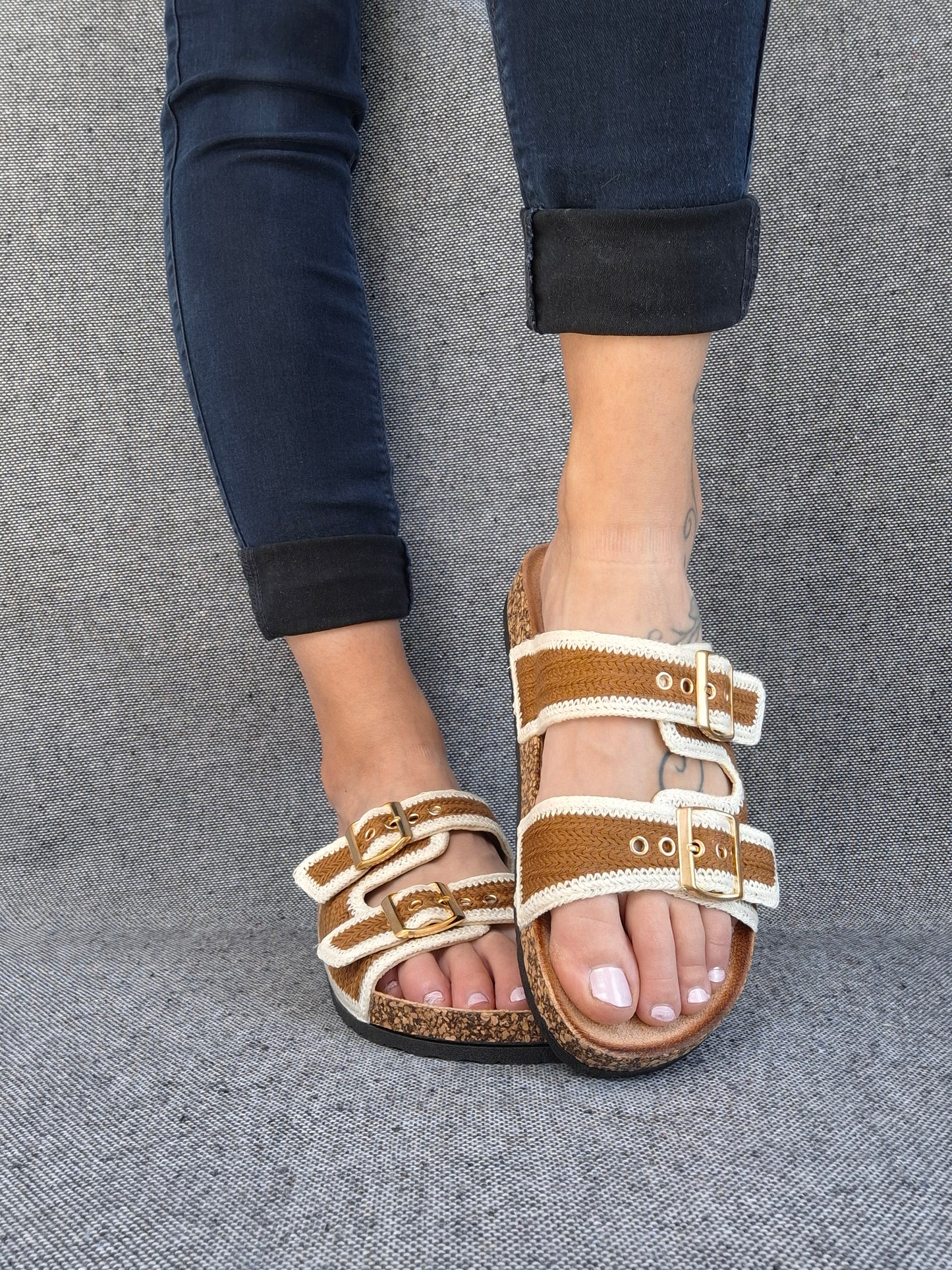 Chaussures sandales type birk 2 brides tissu bicolore camel et beige