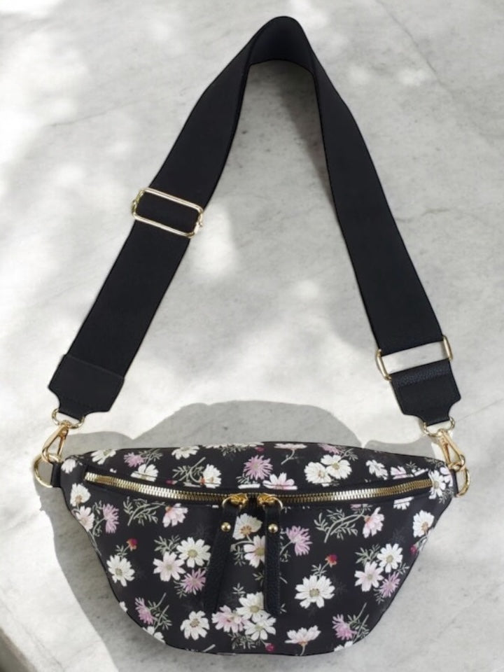 Sac banane en tissu coton liberty noir motifs fleuris blanc et rose