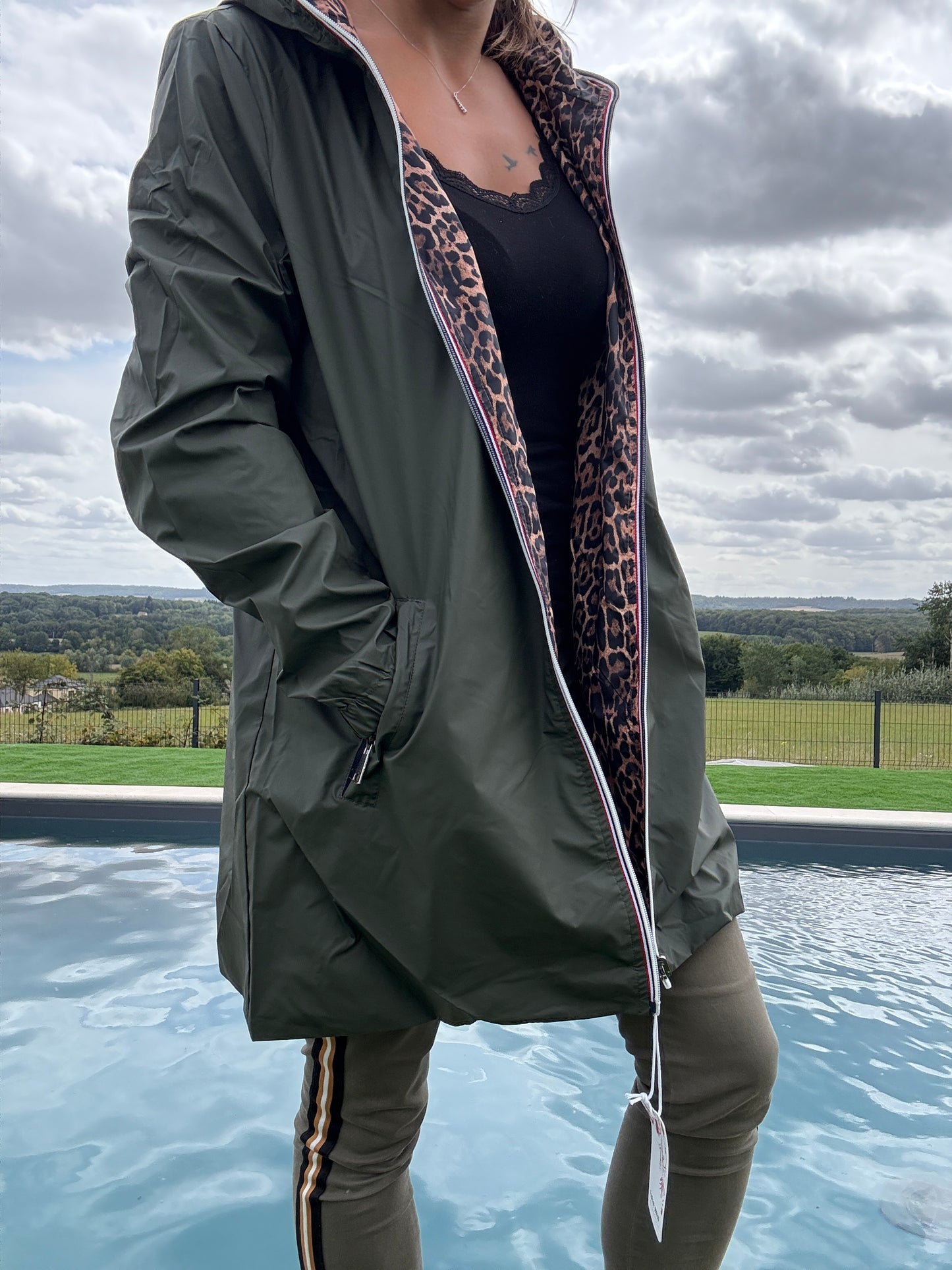 New Lolo - Imperméable réversible long sans garnissage ouate couleur kaki/léopard - Curvy