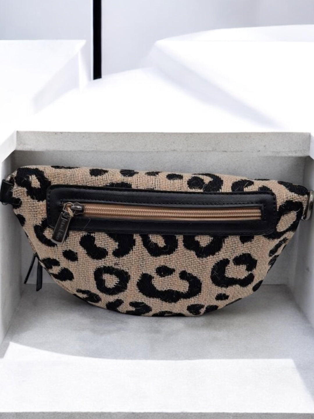 Sac banane une poche en toile de jute léopard noir