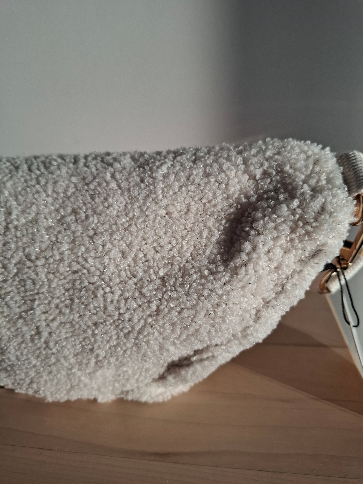 Sac banane peluche moumoute 2 poches blanc cassé