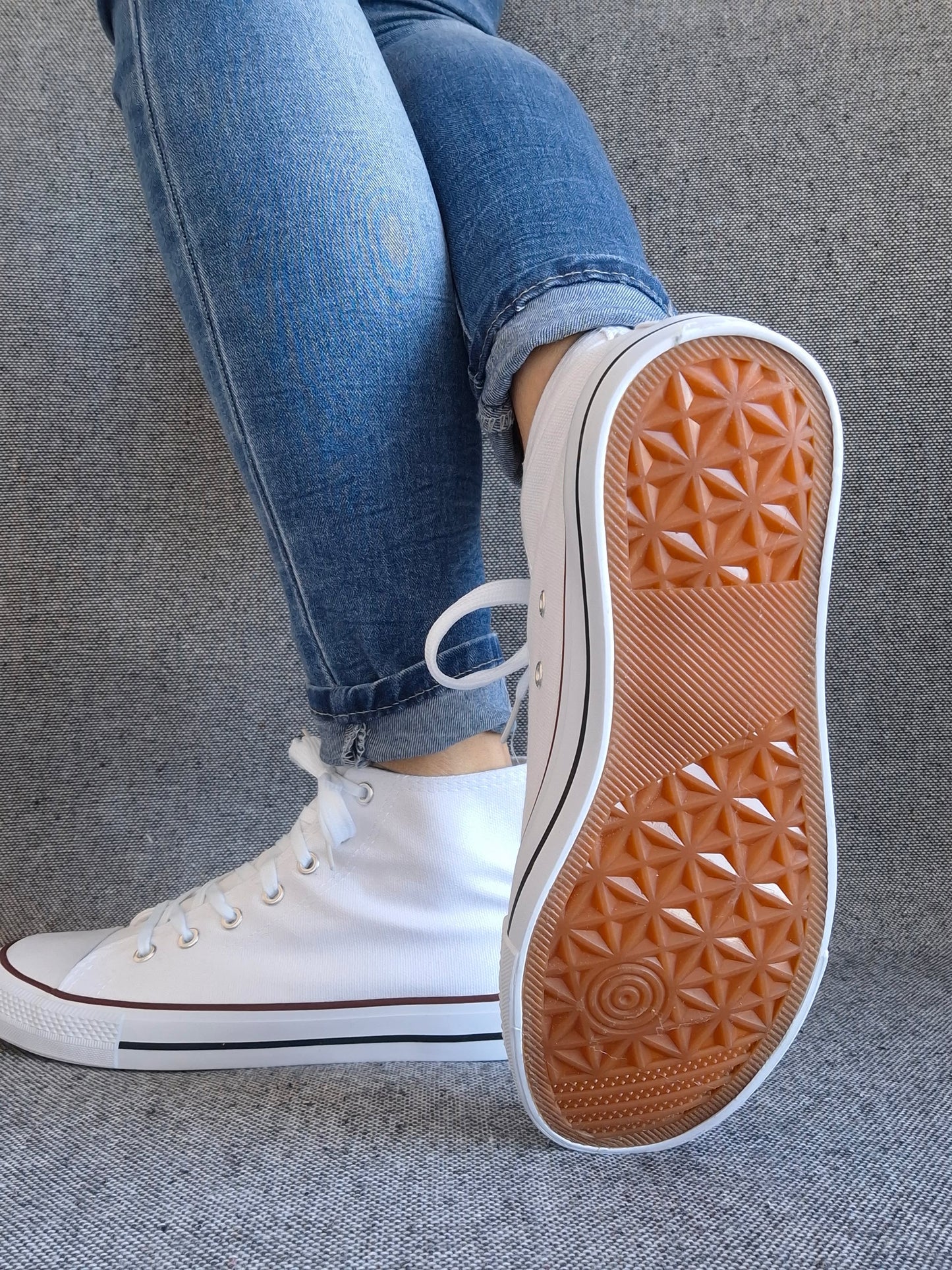 Chaussures baskets hautes toile blanche style converse