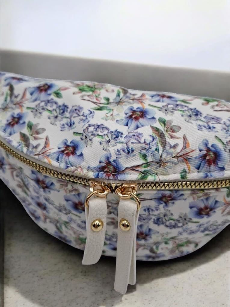 Sac banane en tissu coton liberty blanc à motif floral à tons bleus