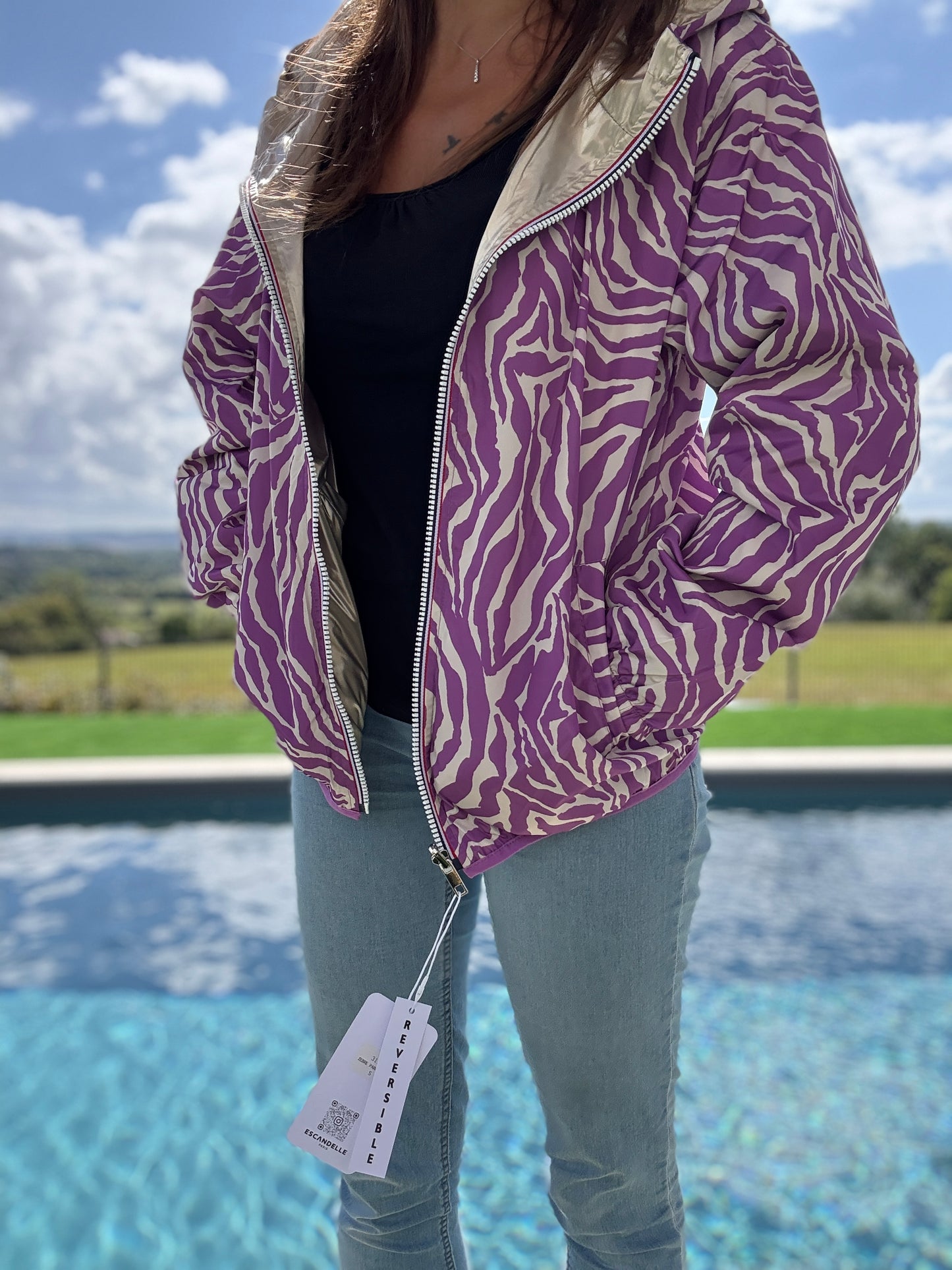 Escandelle - Manteau court haut des fesses imperméable zébré violet réversible doré