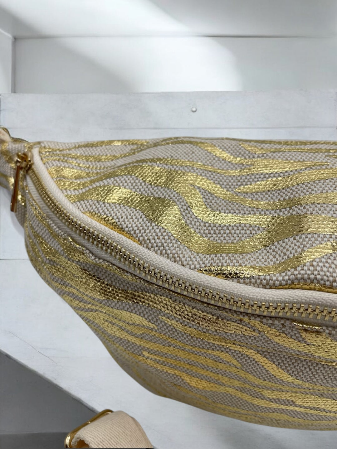 Sac banane XL tissu motif zebre doré beige