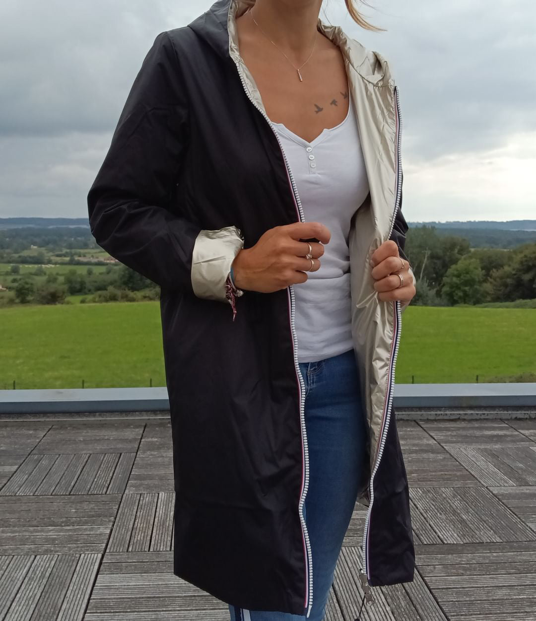 Laura Jo - Imperméable réversible long mi-saison garnissage ouate couleur noir / doré - Curvy
