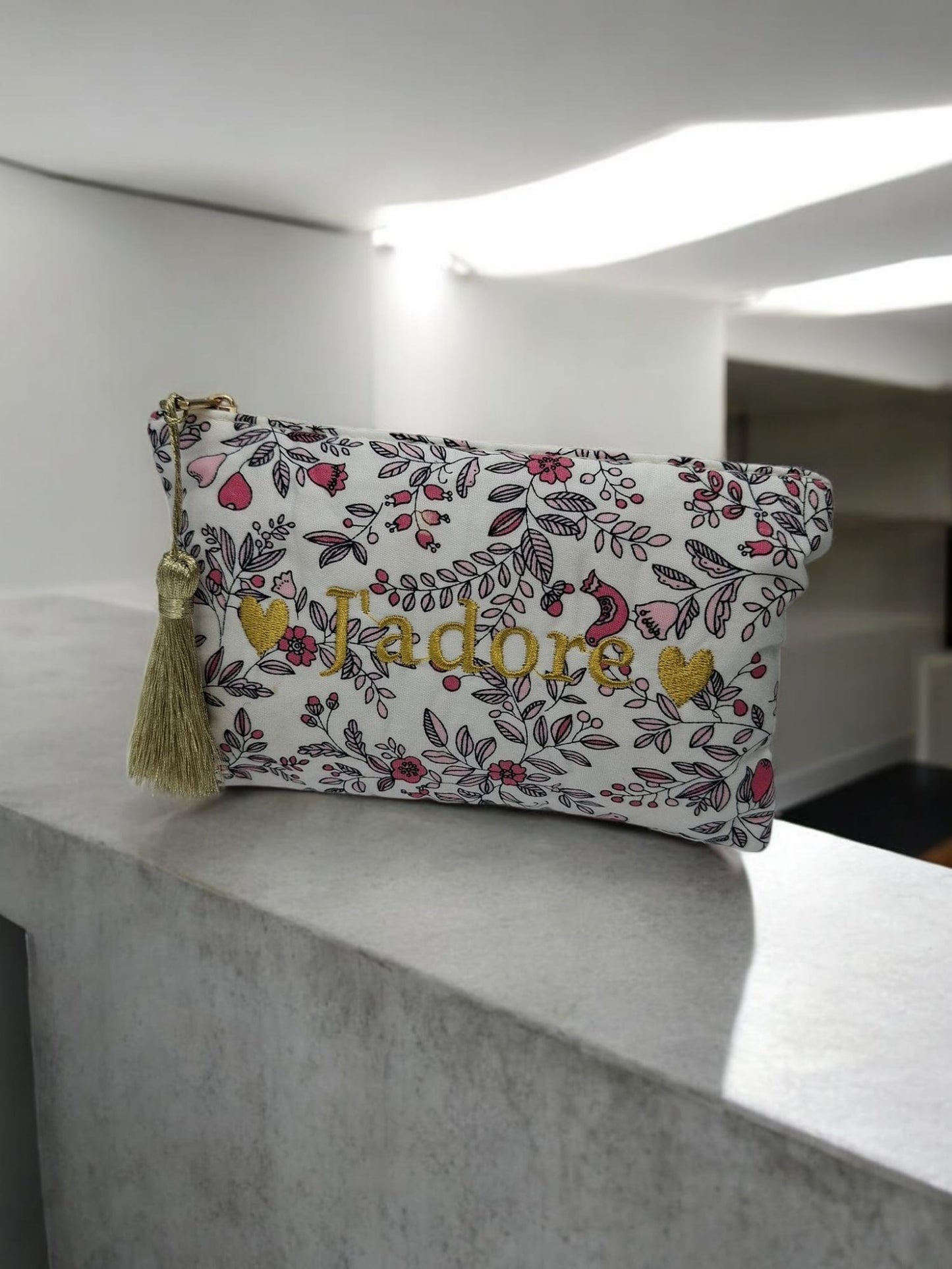 Trousse florale en coton blanche inscription « J’adore »