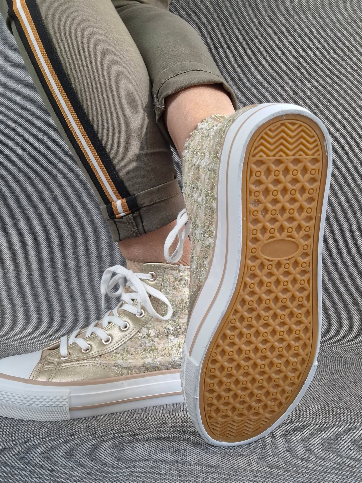 Chaussures baskets hautes en tweed doré style converse