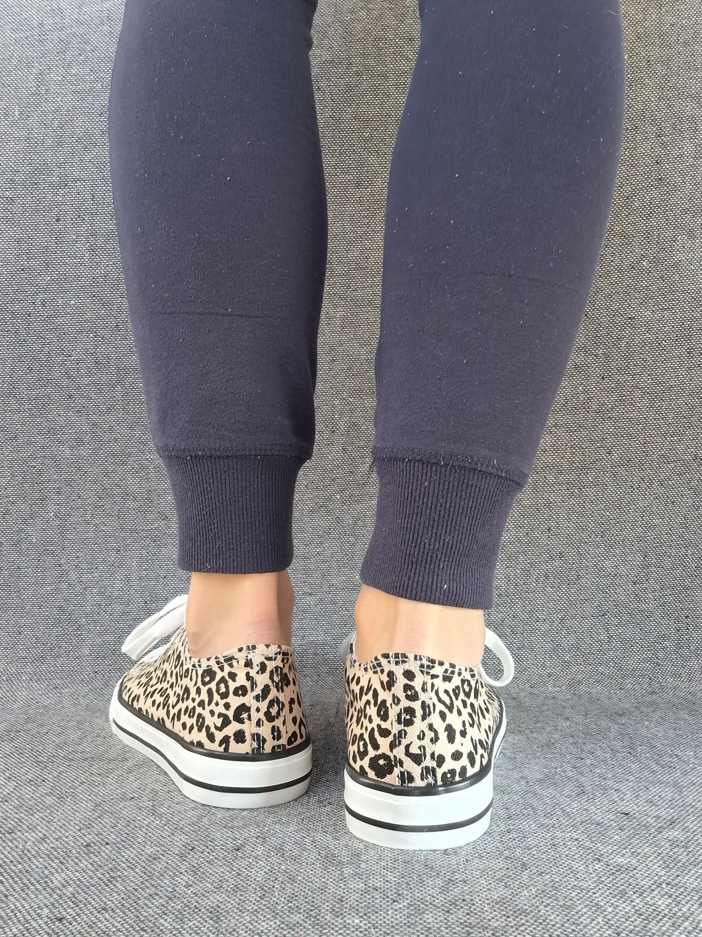 Chaussures baskets basses beige imprimé léopard style converse