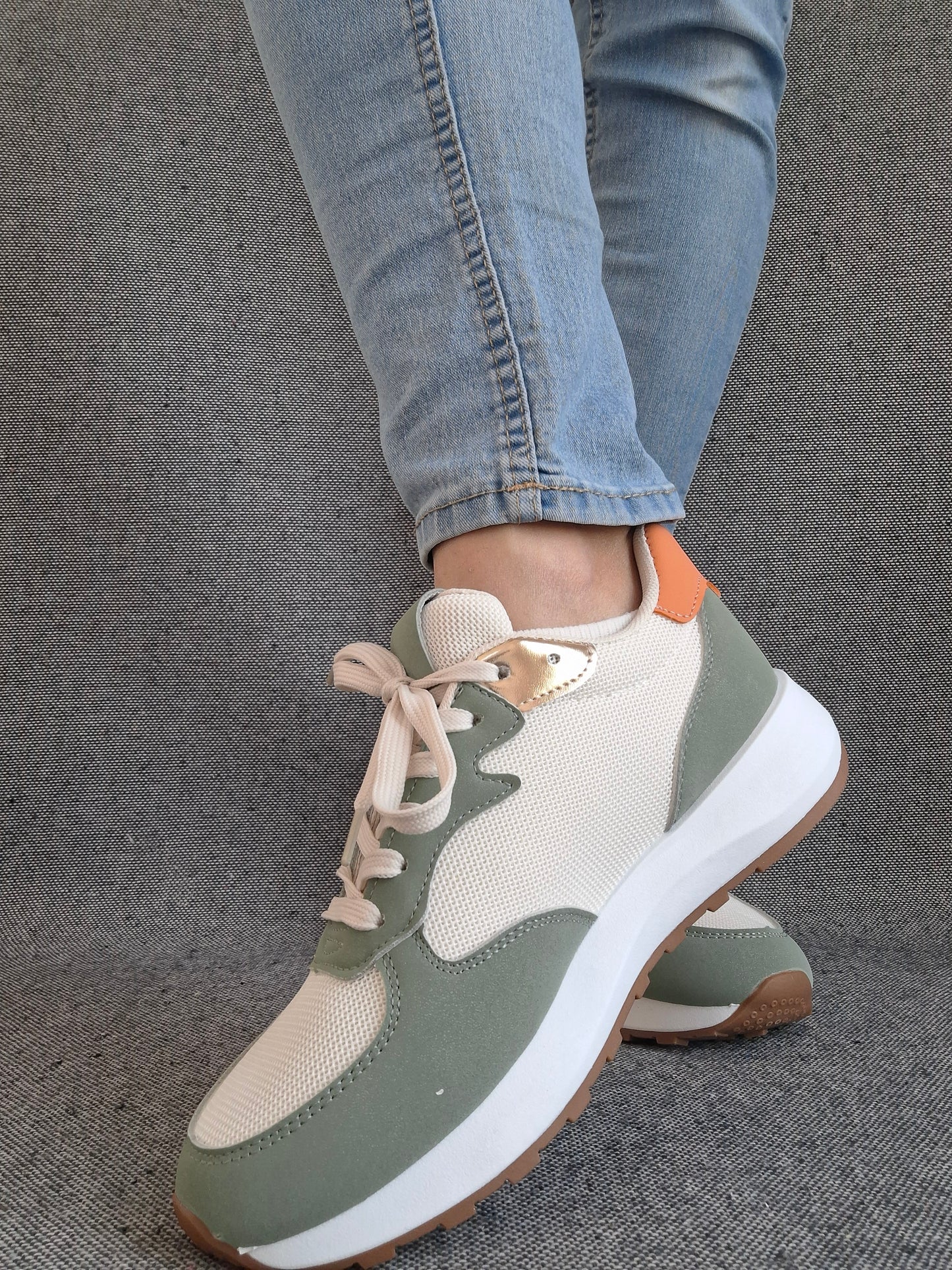 Chaussures baskets basses vert d'eau tendance avec détails léopard style sneakers